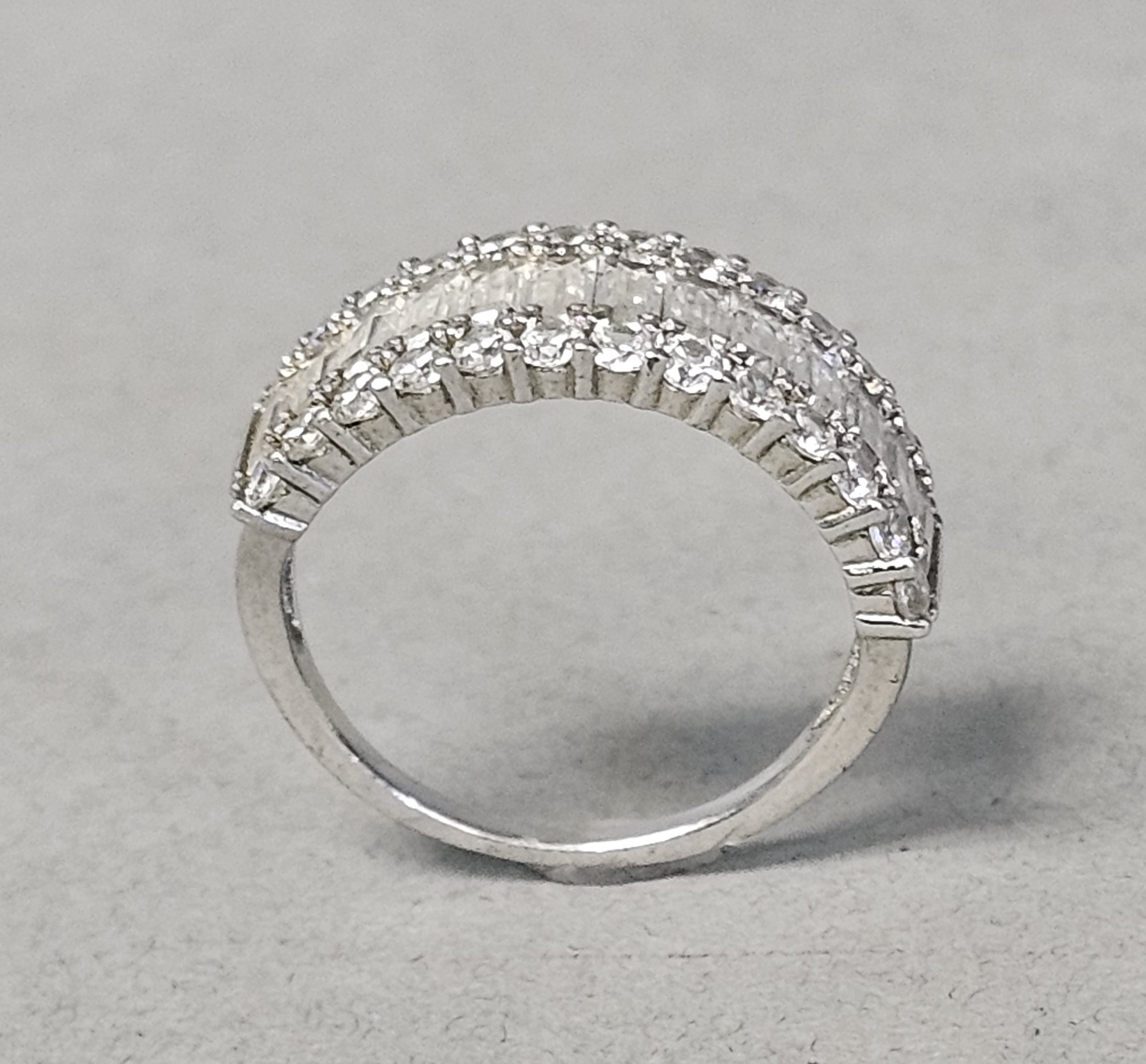 Sterling Colorless Stone Ring 3.3 Grams