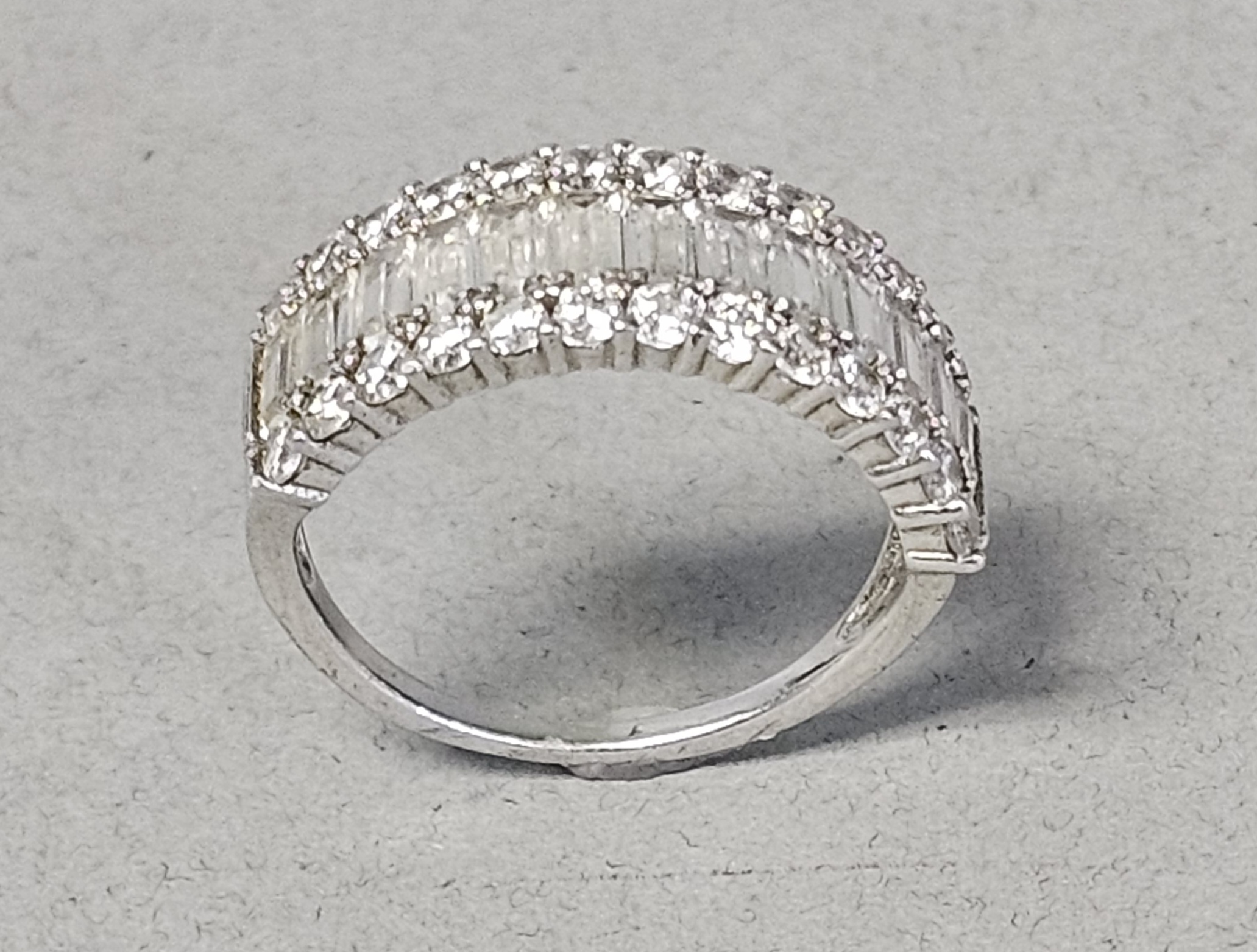 Sterling Colorless Stone Ring 3.3 Grams