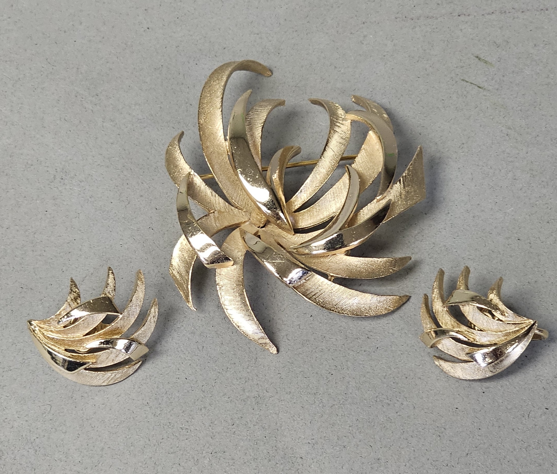 Crown Trifari Gold-Tone Fireworks Jewelry Set