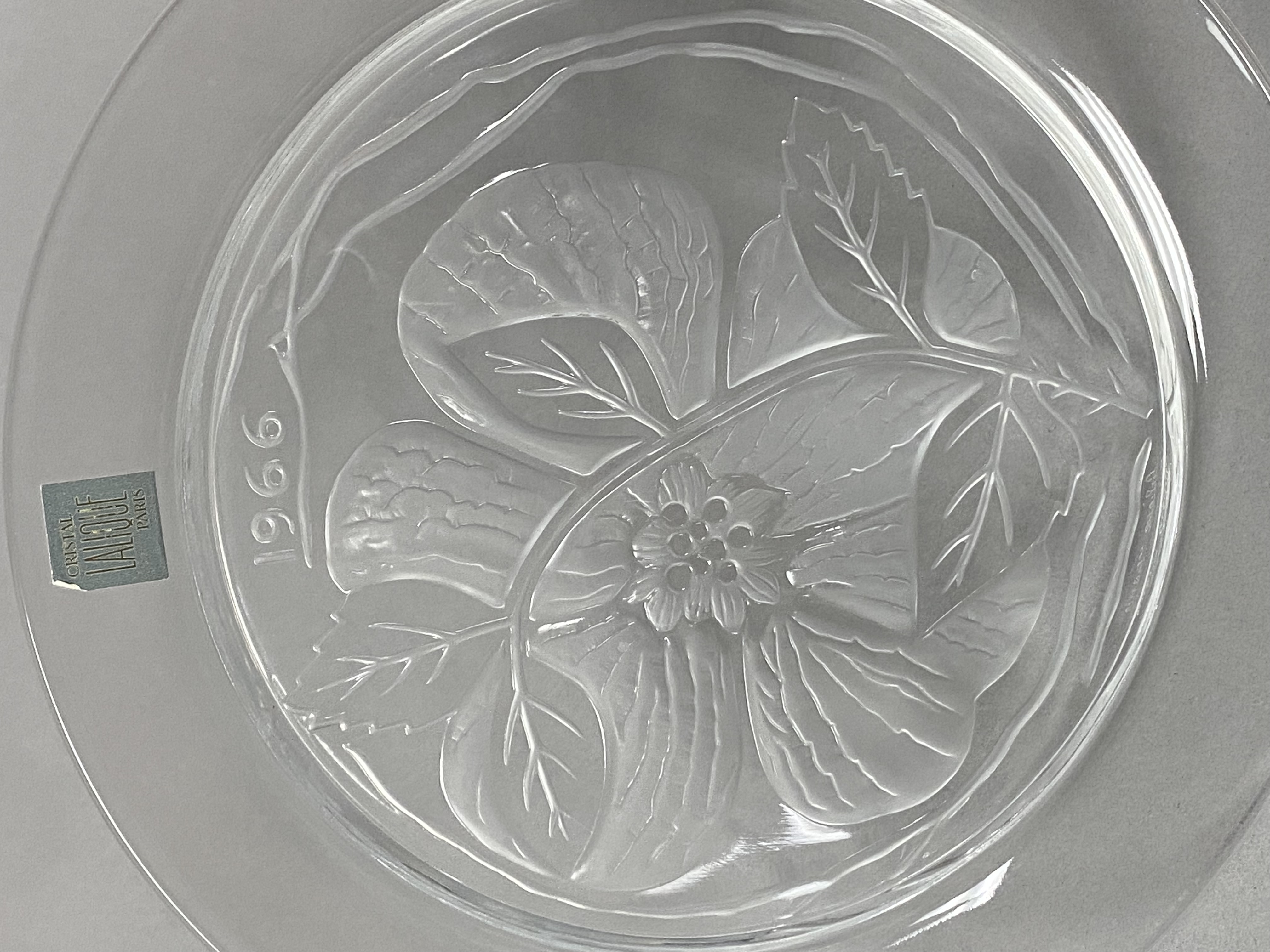 Lalique Crystal Annual Collector Plate Deux Anemones