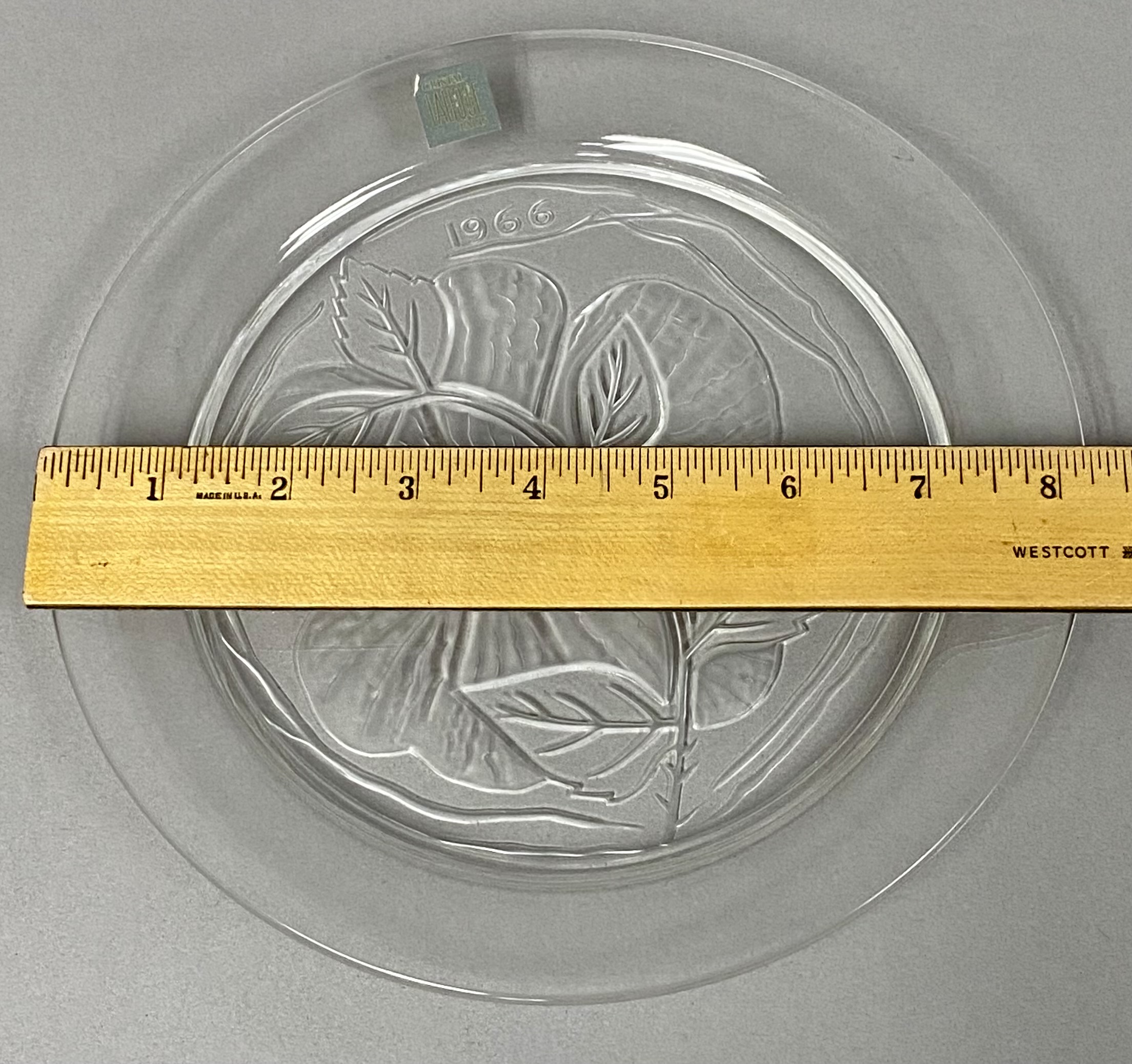 Lalique Crystal Annual Collector Plate Deux Anemones