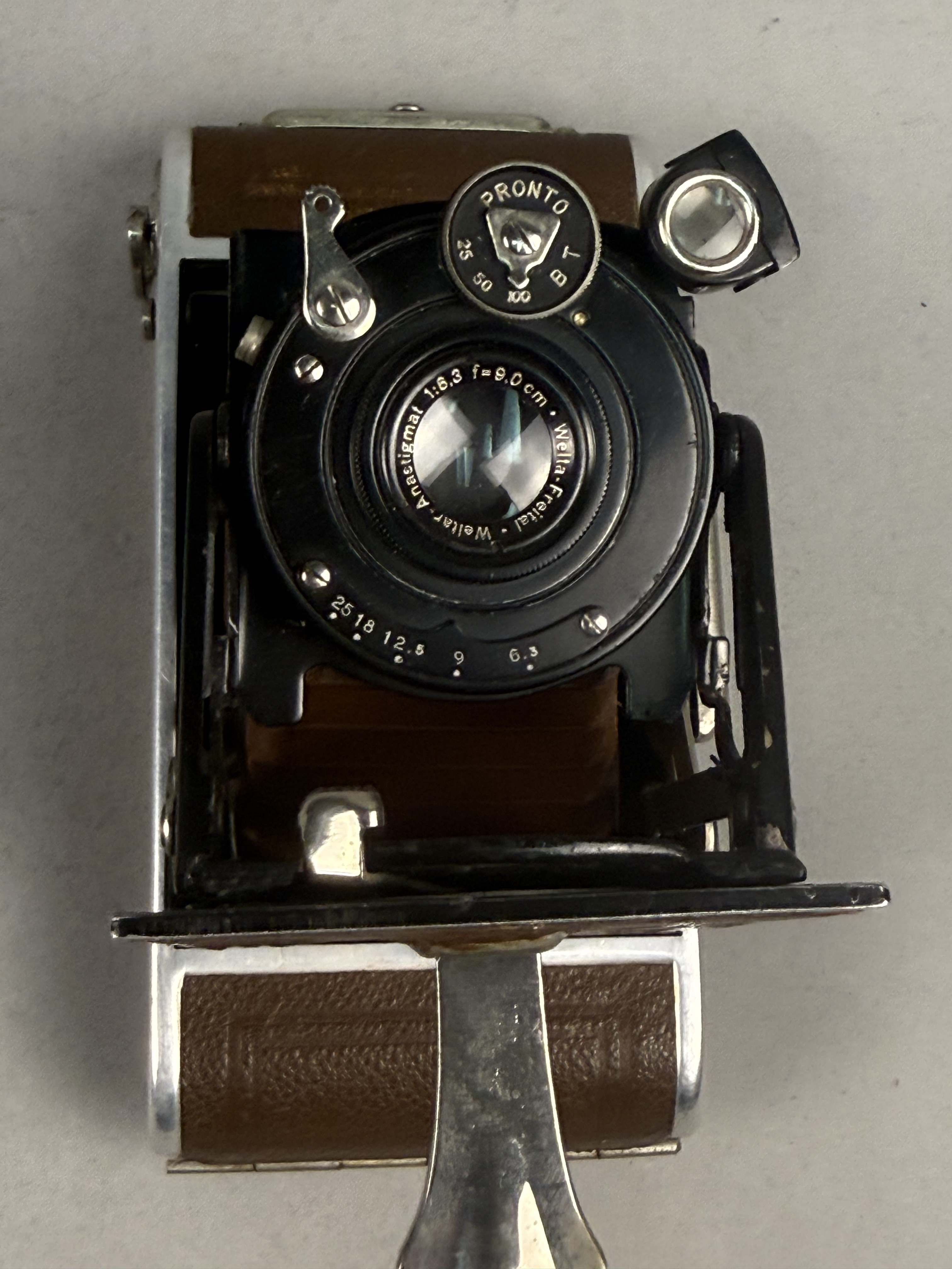 Welta Perle Luxus Brown Leatherette Camera
