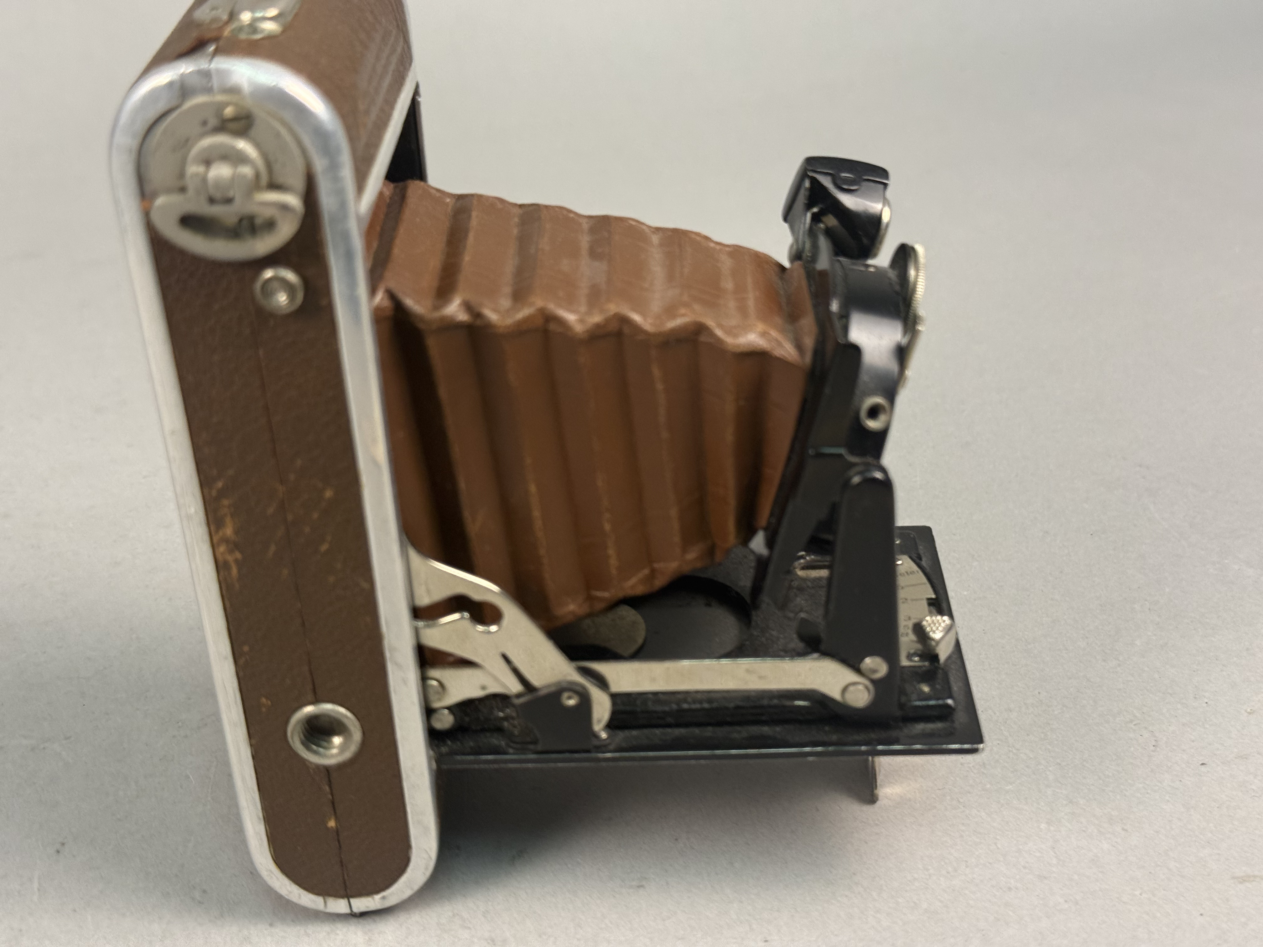 Welta Perle Luxus Brown Leatherette Camera