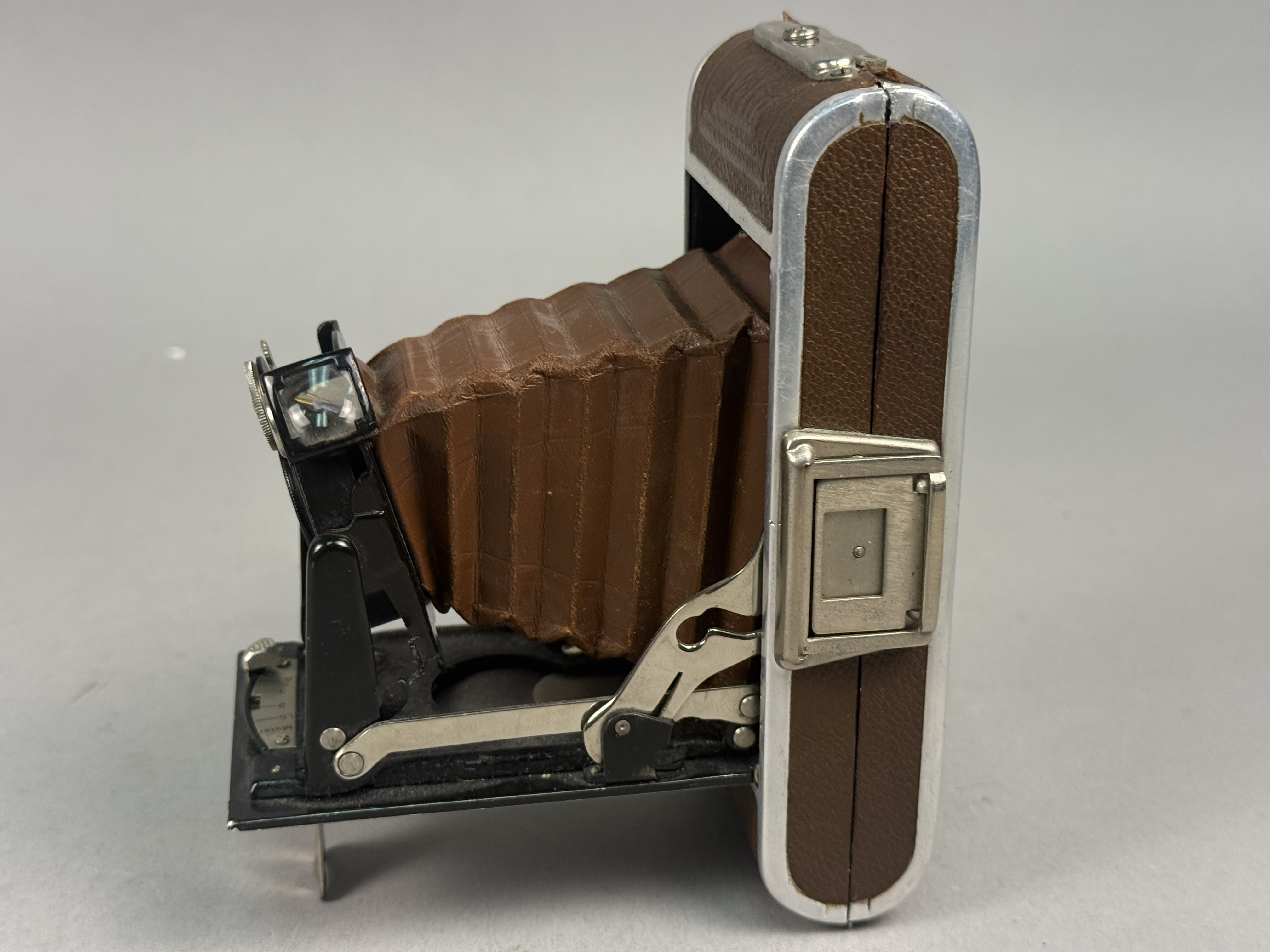 Welta Perle Luxus Brown Leatherette Camera