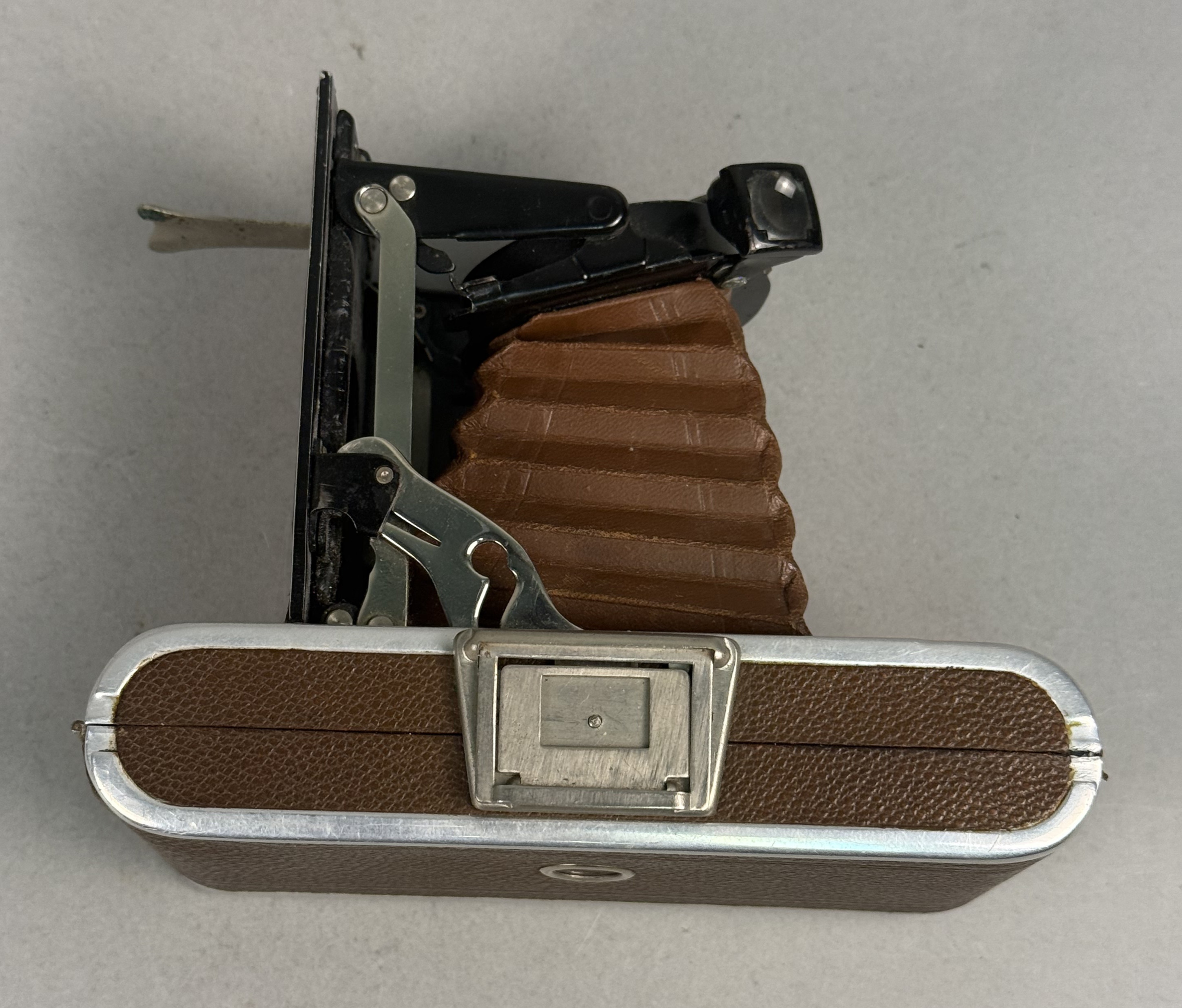 Welta Perle Luxus Brown Leatherette Camera