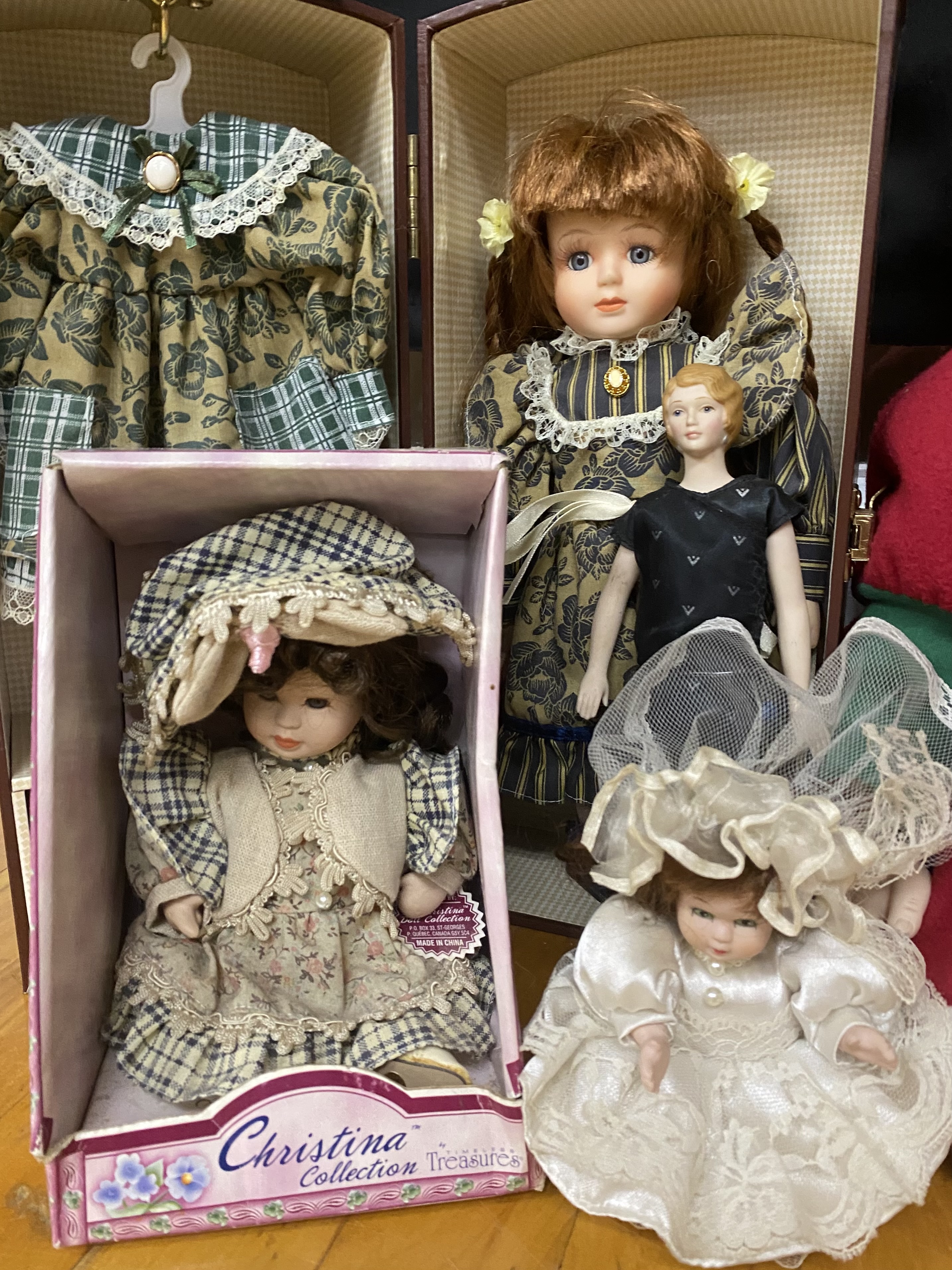 11 Collectible Dolls