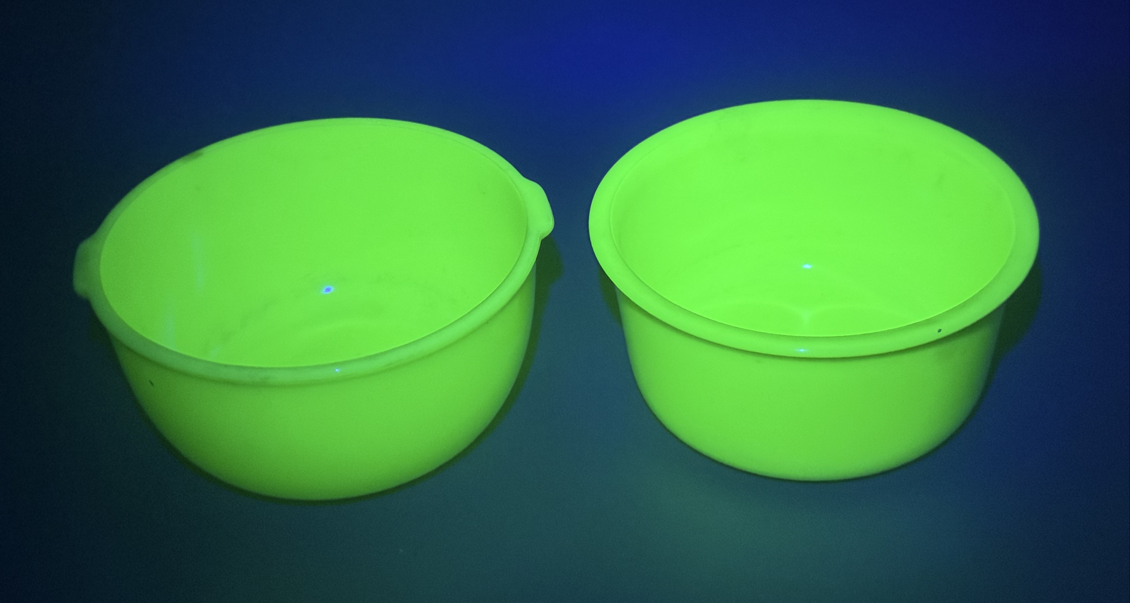 2 Vintage Jadeite Uranium Glass Mixer Bowls