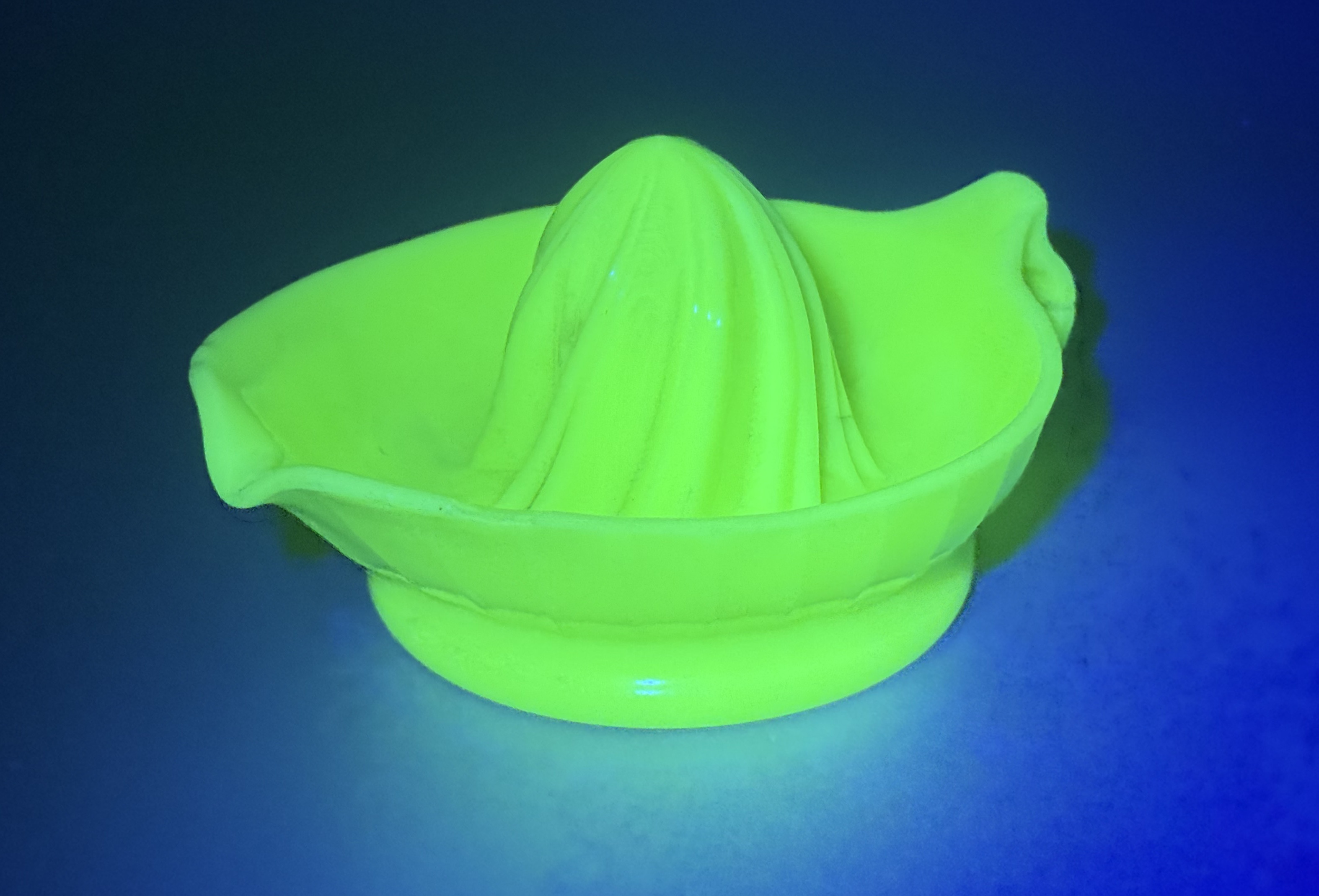 Vintage Uranium Jadeite Citrus Juicer