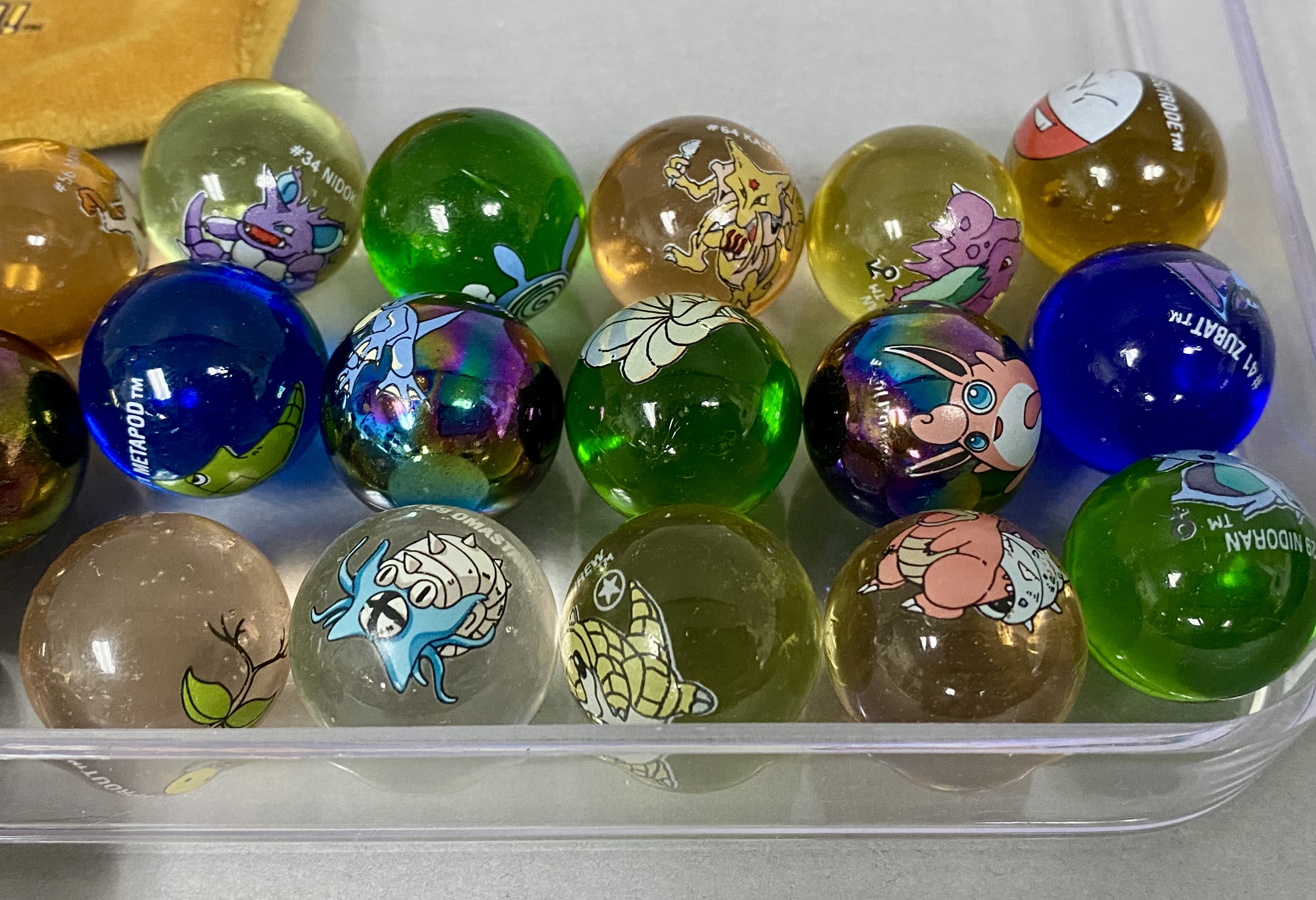 44 Pokémon Marbles & Vileplume Pouch