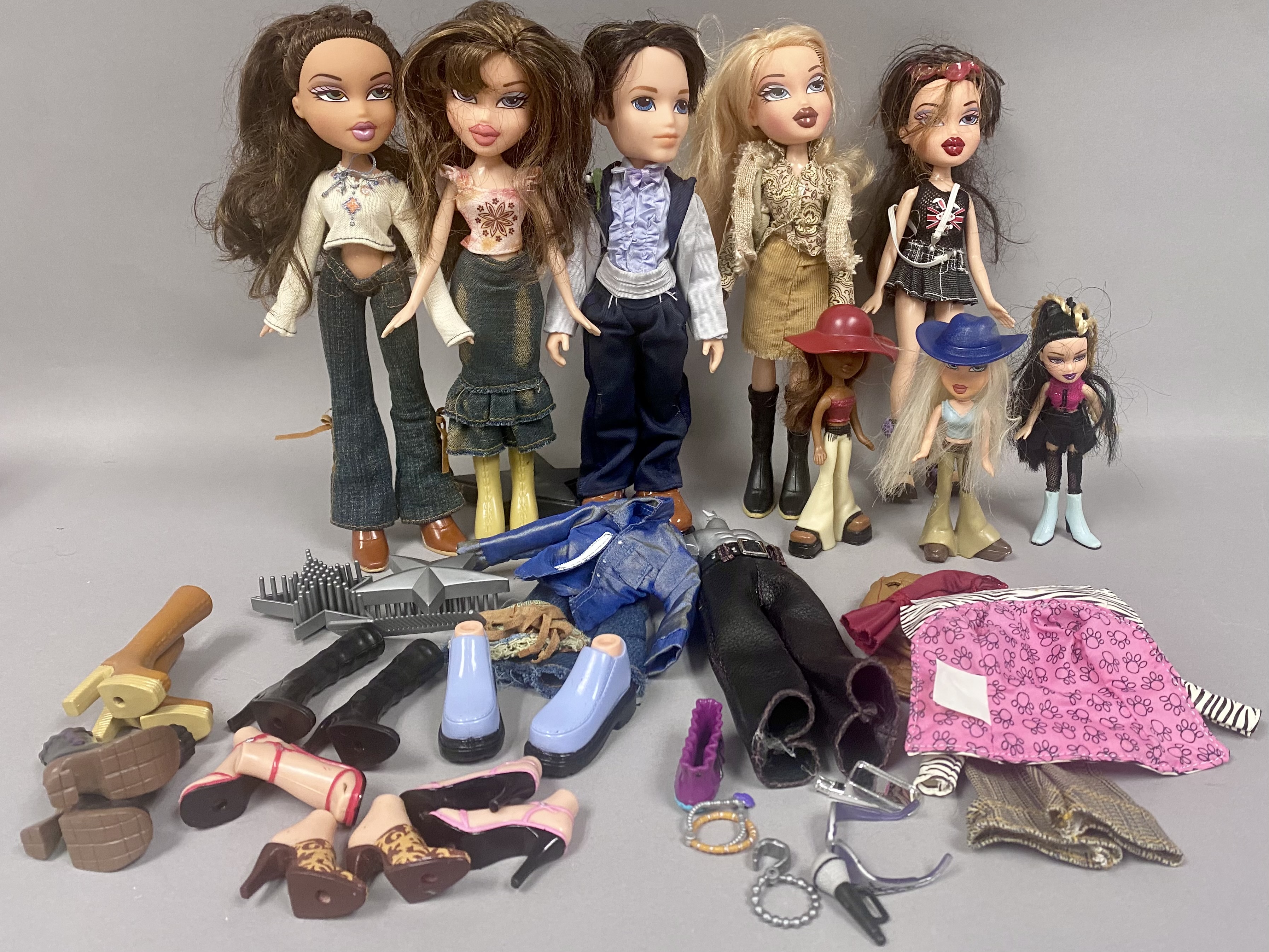5 Bratz & Three Lil Bratz Dolls with Clothing & Accessories