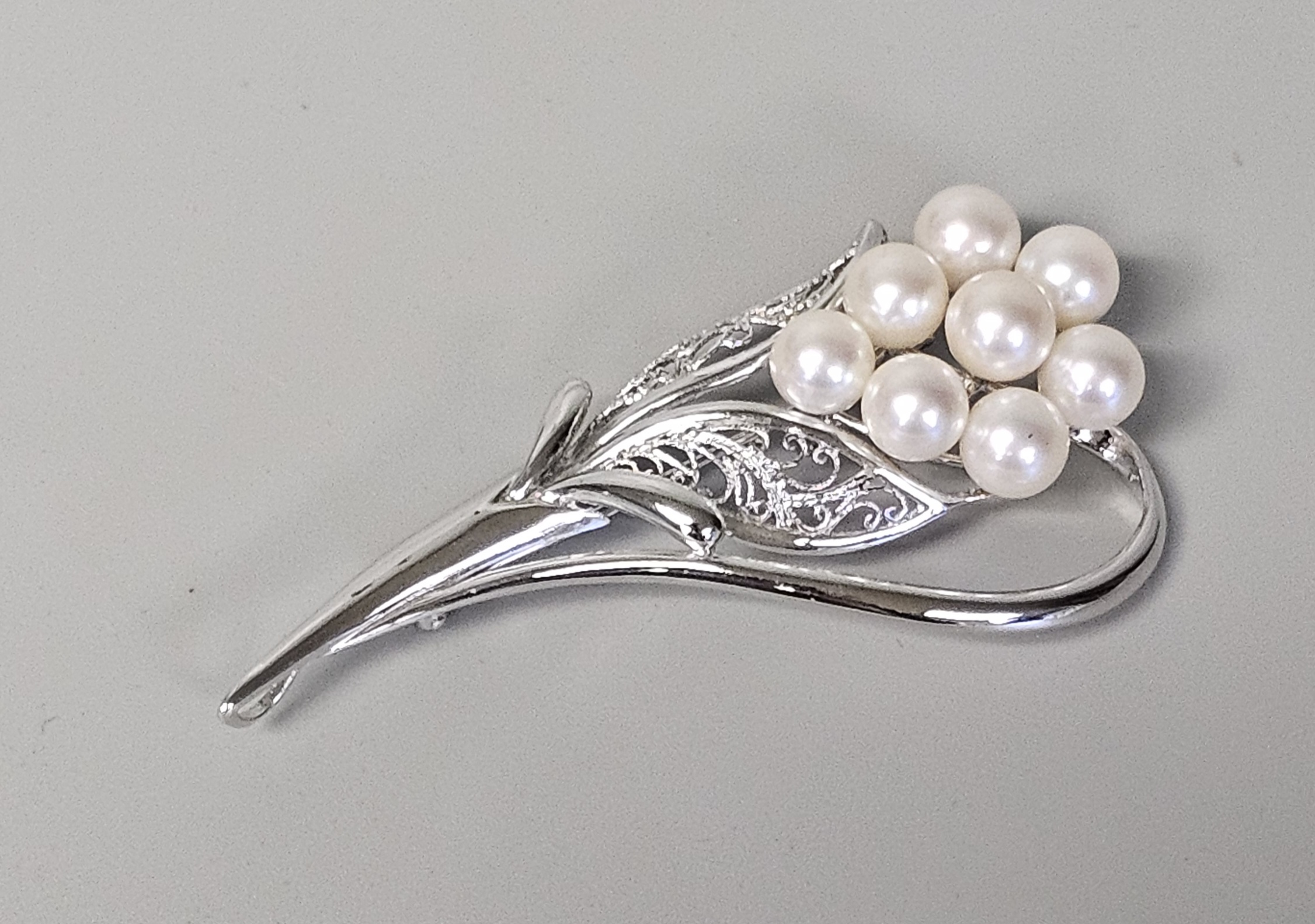 Vintage Cultured Pearl Silver Brooch 11.7 Grams