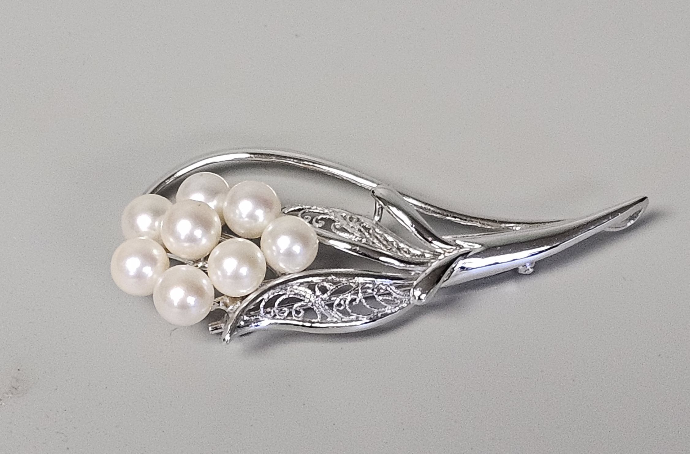 Vintage Cultured Pearl Silver Brooch 11.7 Grams