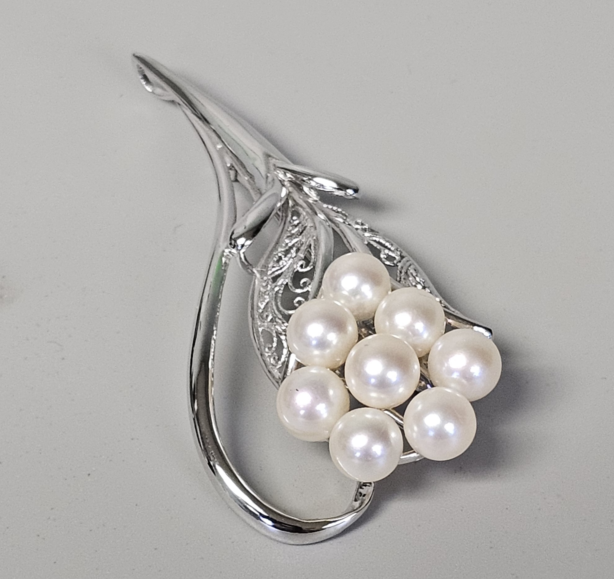 Vintage Cultured Pearl Silver Brooch 11.7 Grams
