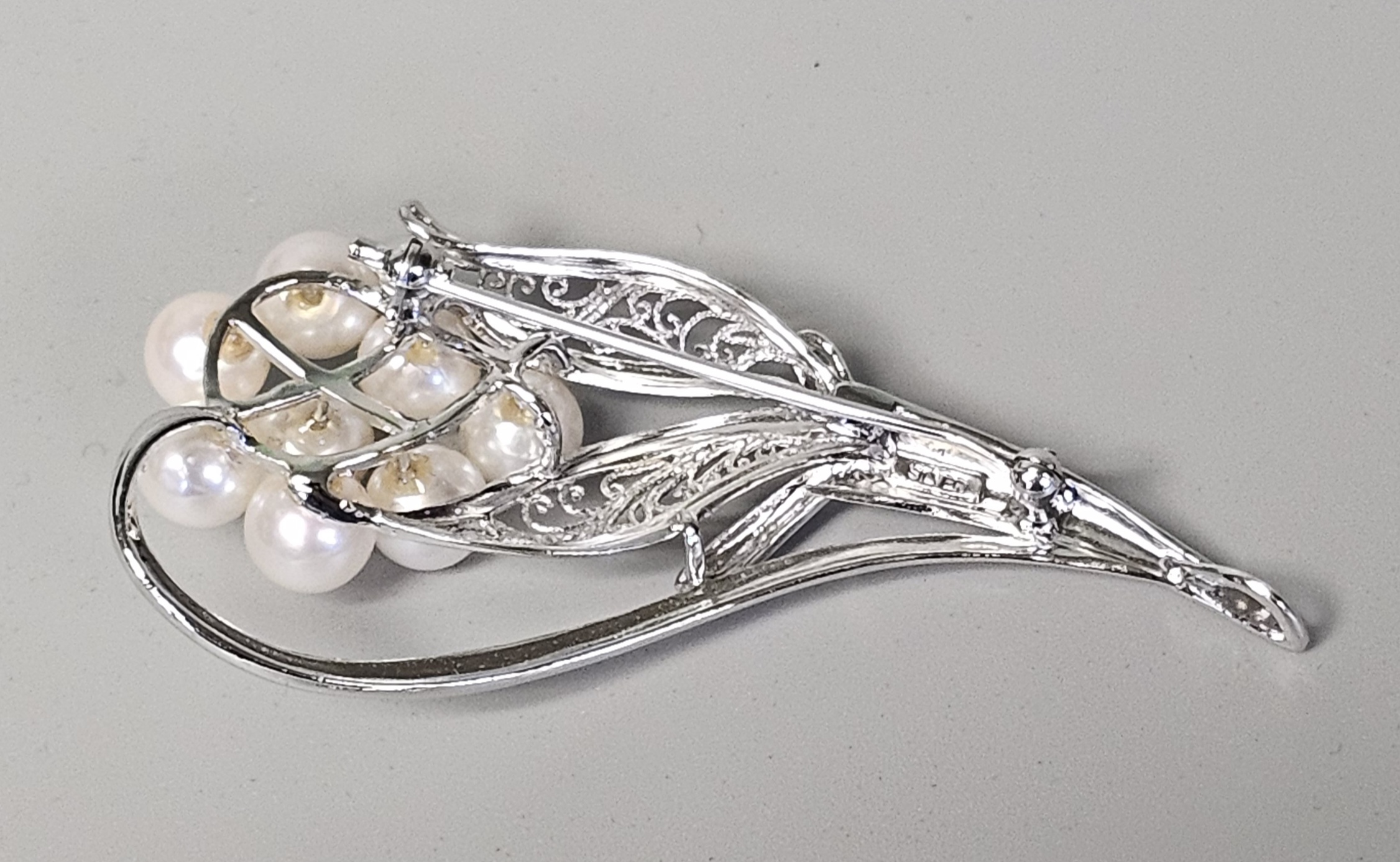 Vintage Cultured Pearl Silver Brooch 11.7 Grams