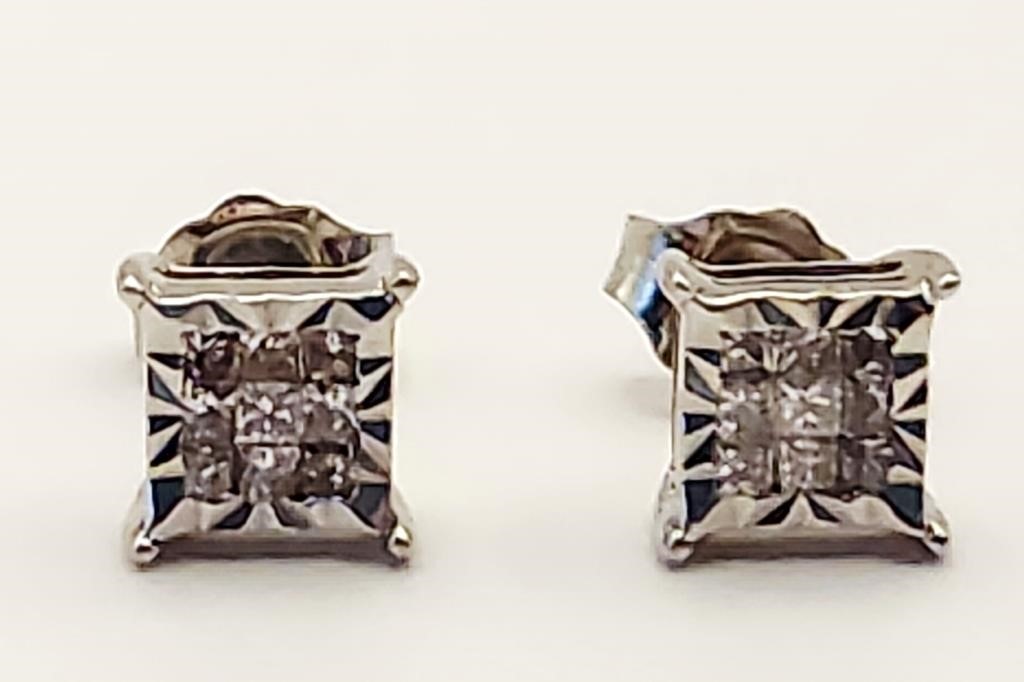 10K Gold Square Cluster Stud Earrings 1.3 Grams
