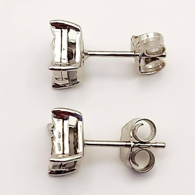10K Gold Square Cluster Stud Earrings 1.3 Grams