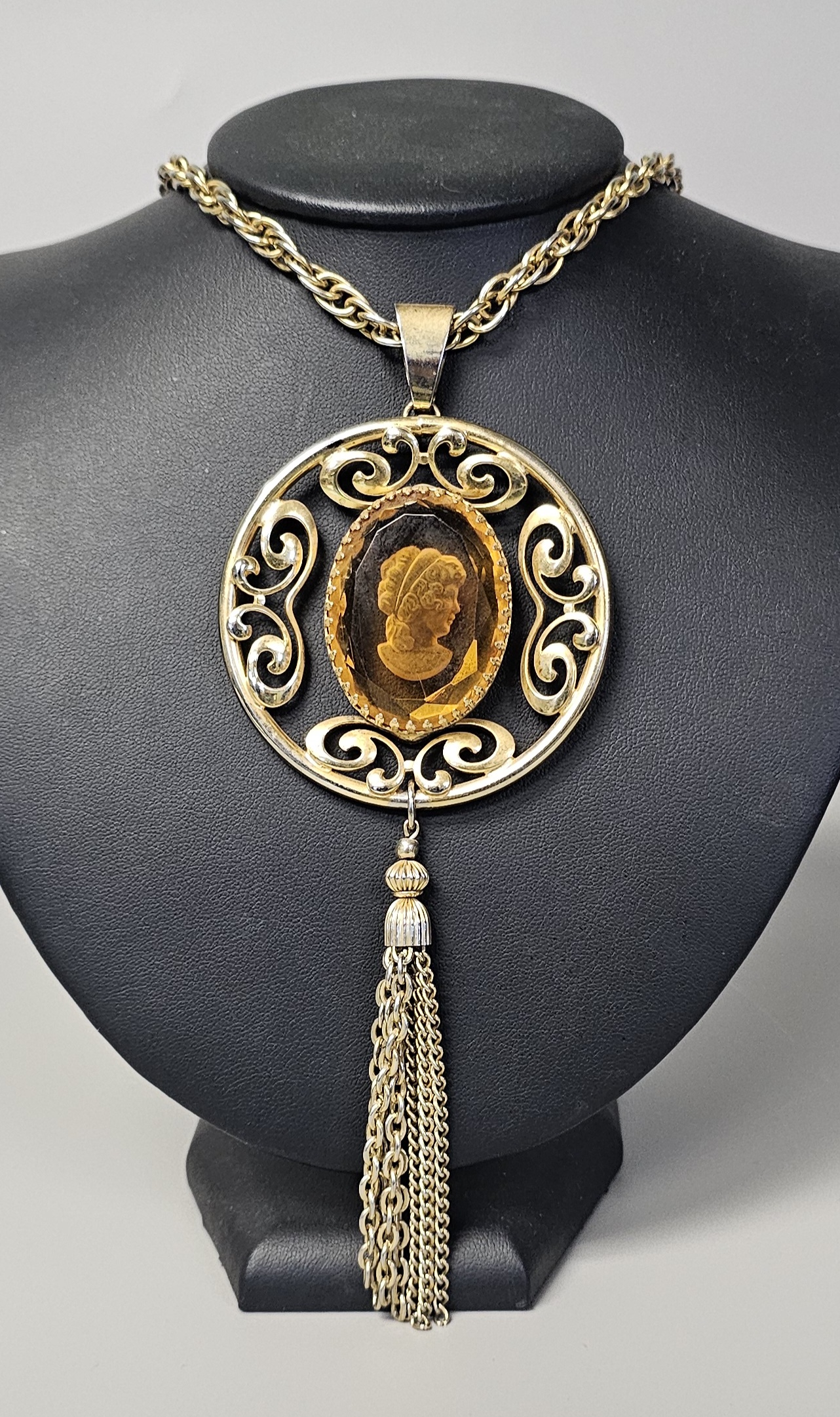 1960s Intaglio Cameo Necklace