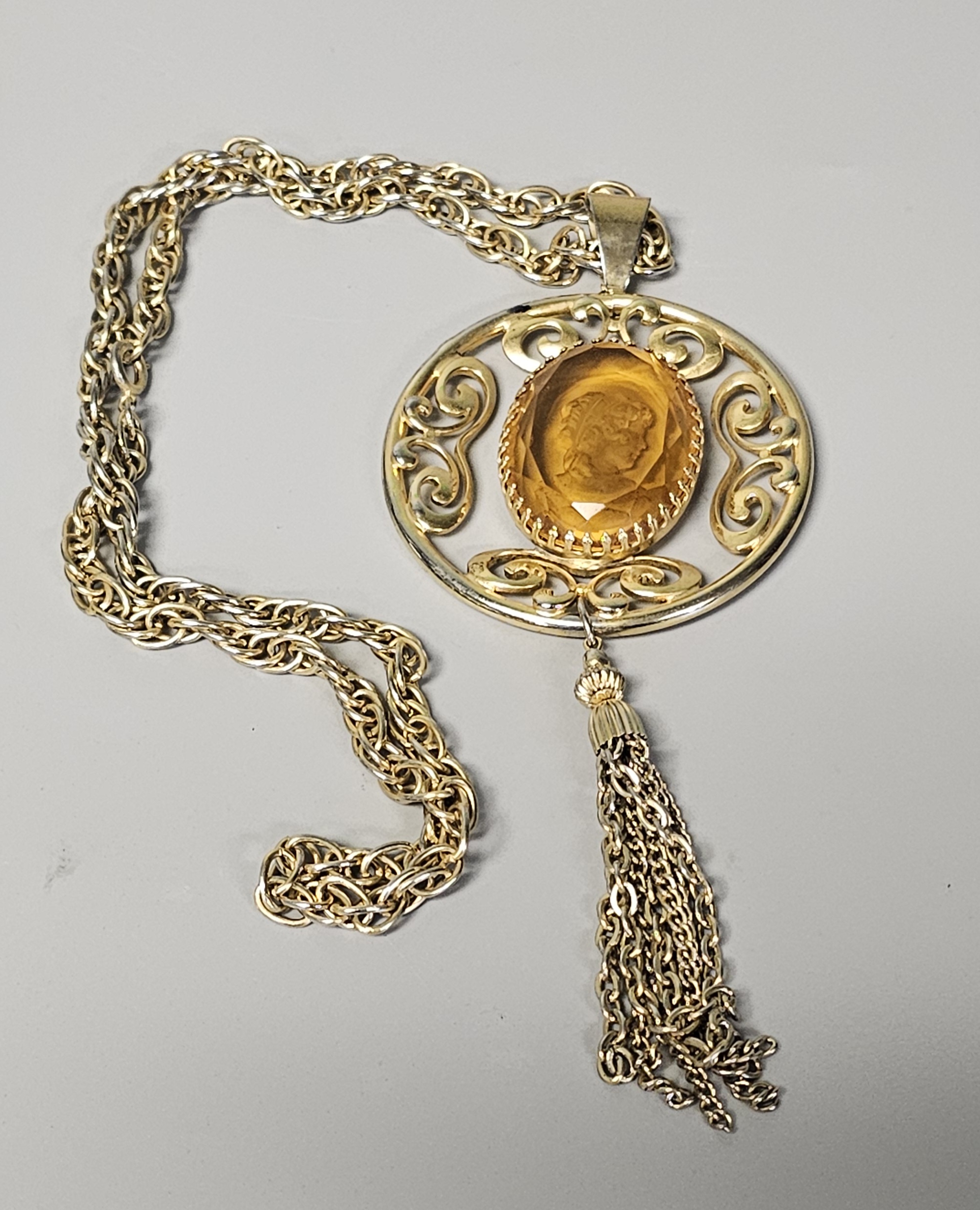 1960s Intaglio Cameo Necklace