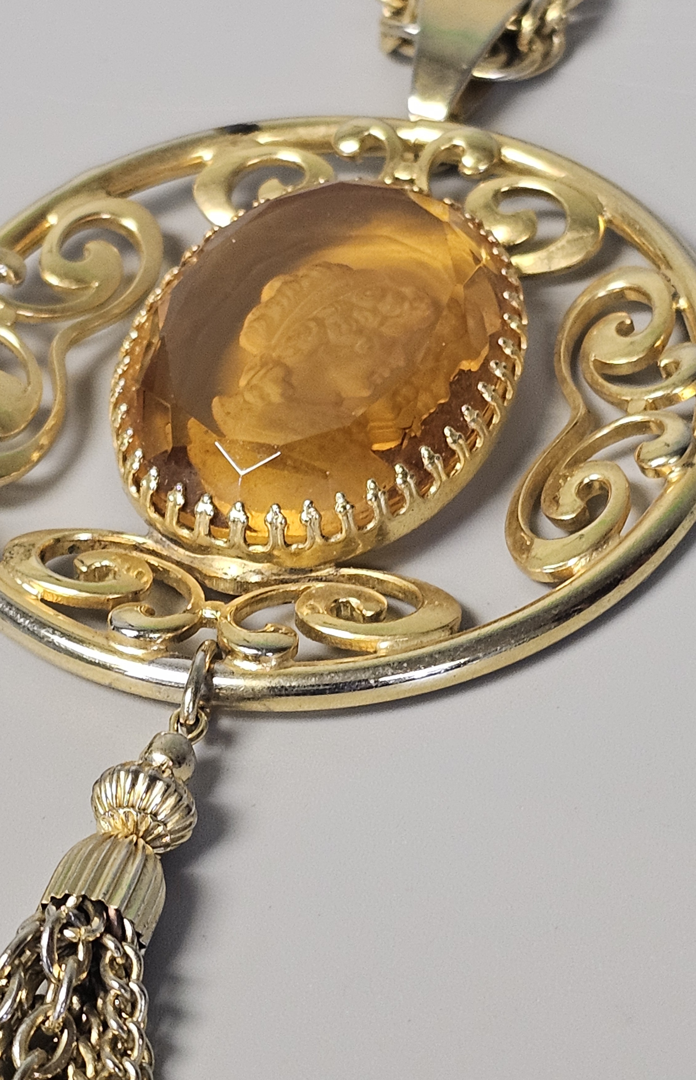 1960s Intaglio Cameo Necklace