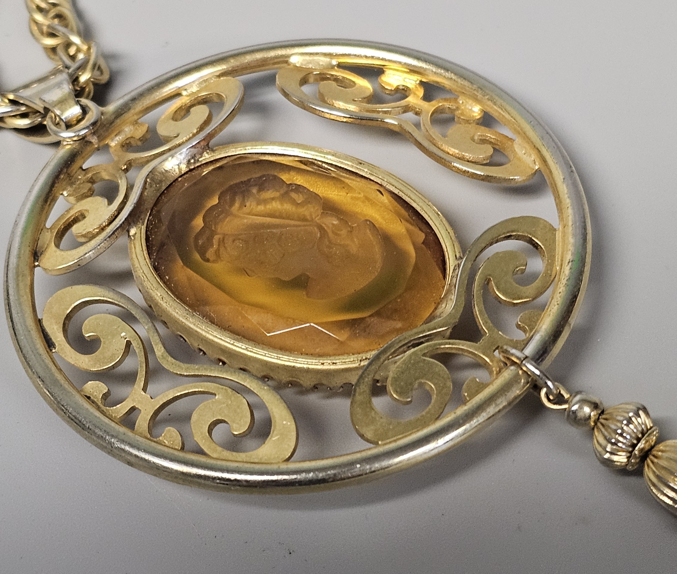 1960s Intaglio Cameo Necklace