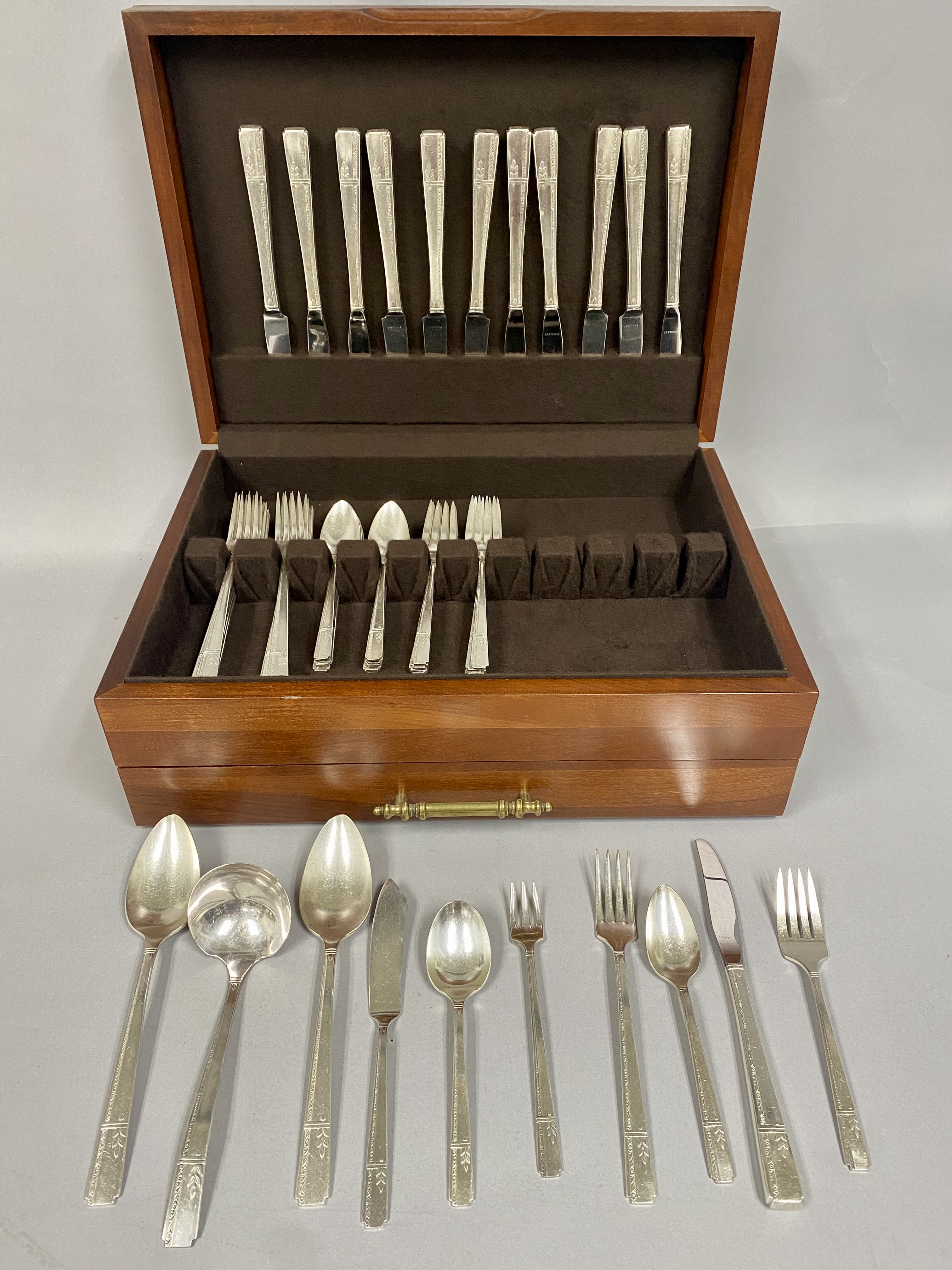 Oneida Heirloom Plate Milady Pattern Silver-Plated Flatware