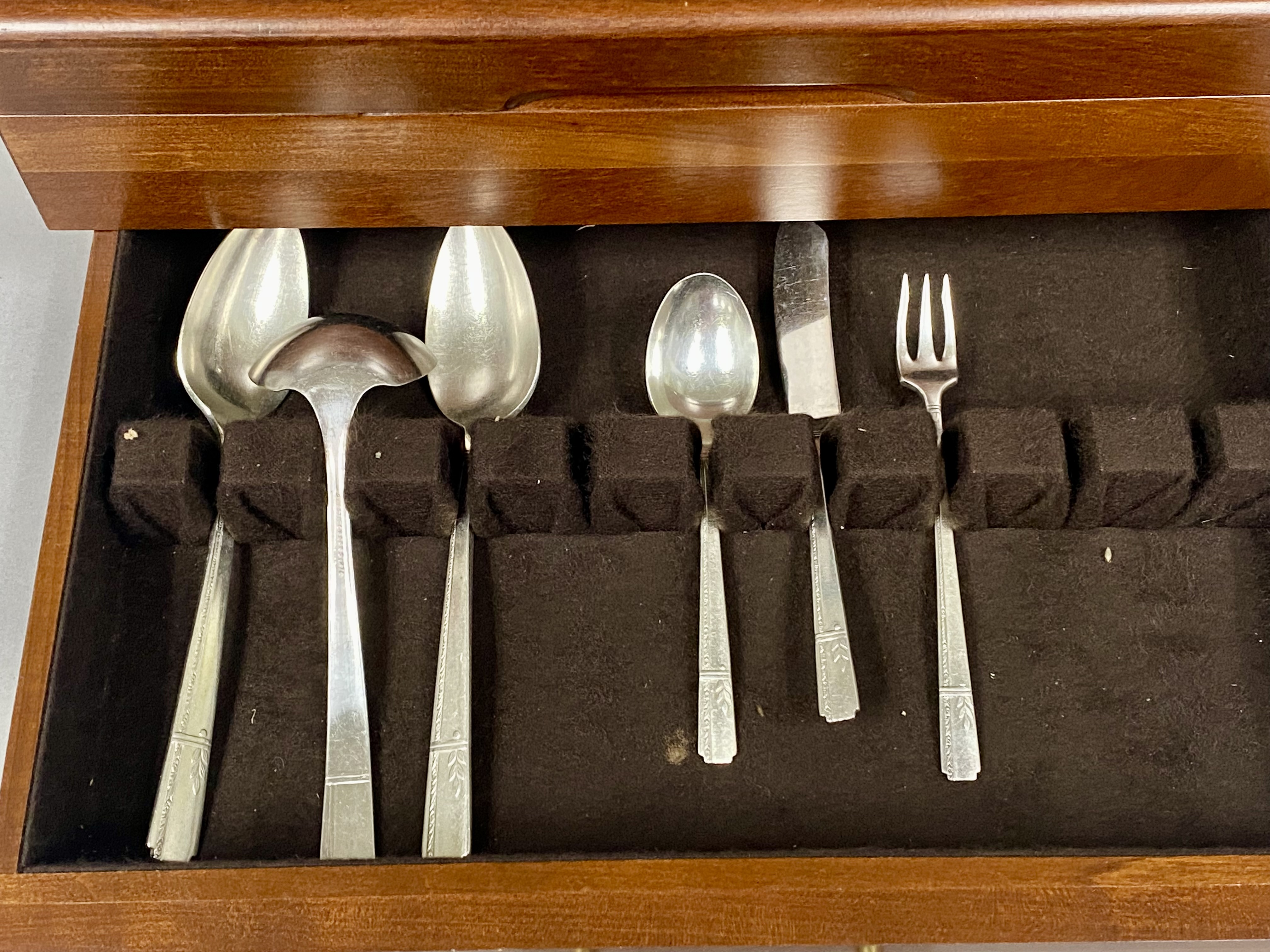 Oneida Heirloom Plate Milady Pattern Silver-Plated Flatware