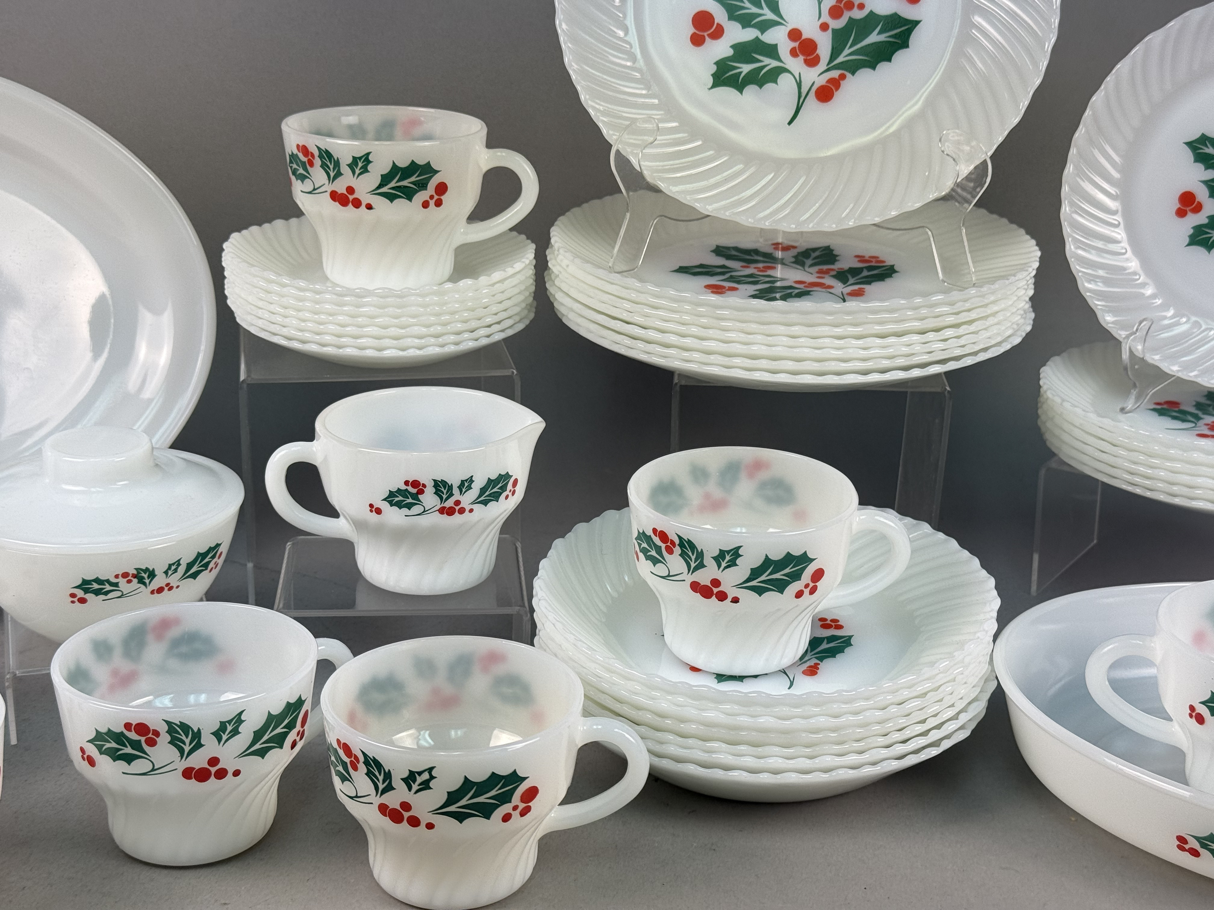 Termocrisa Mexico Glass Holly Berry Dinnerware