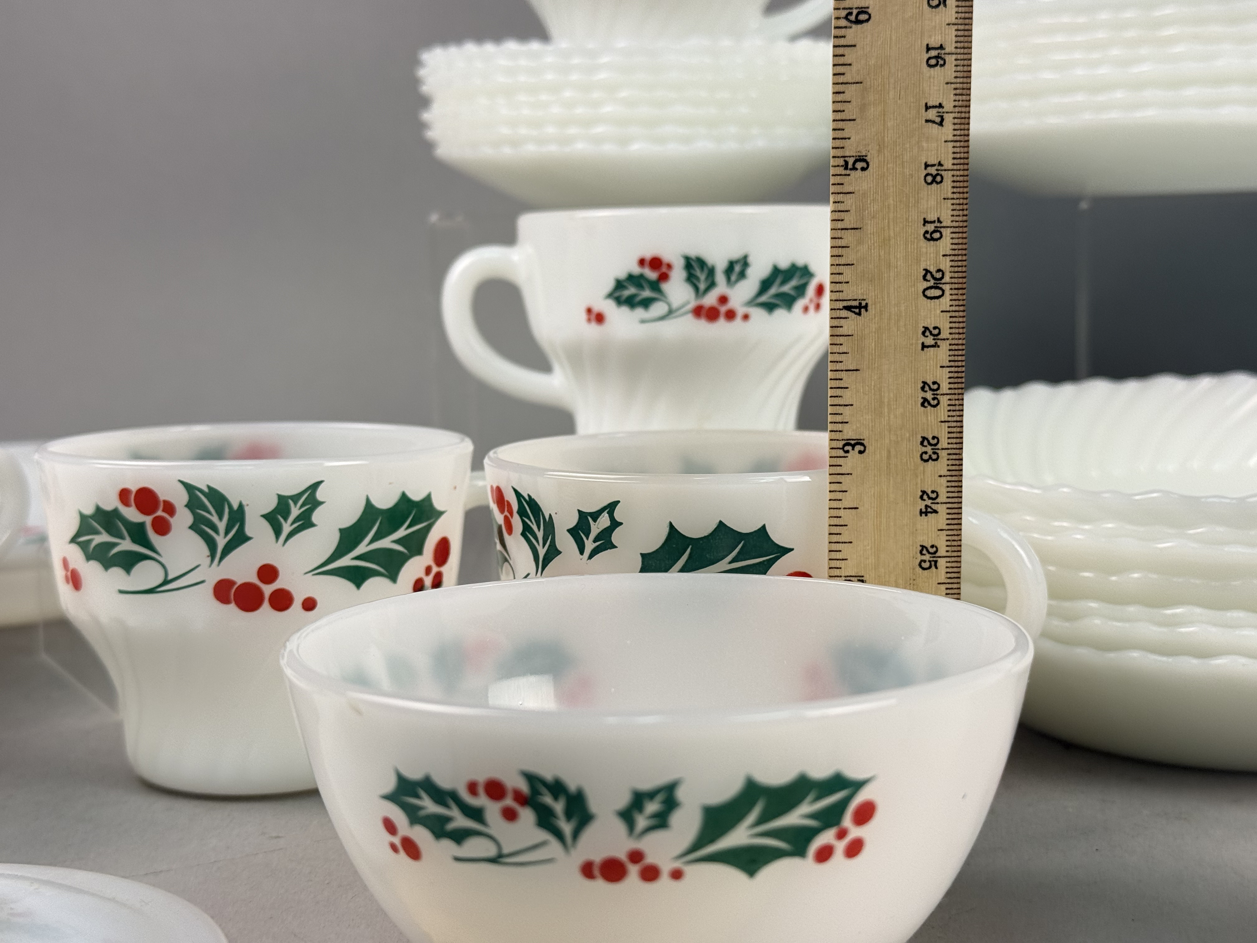 Termocrisa Mexico Glass Holly Berry Dinnerware