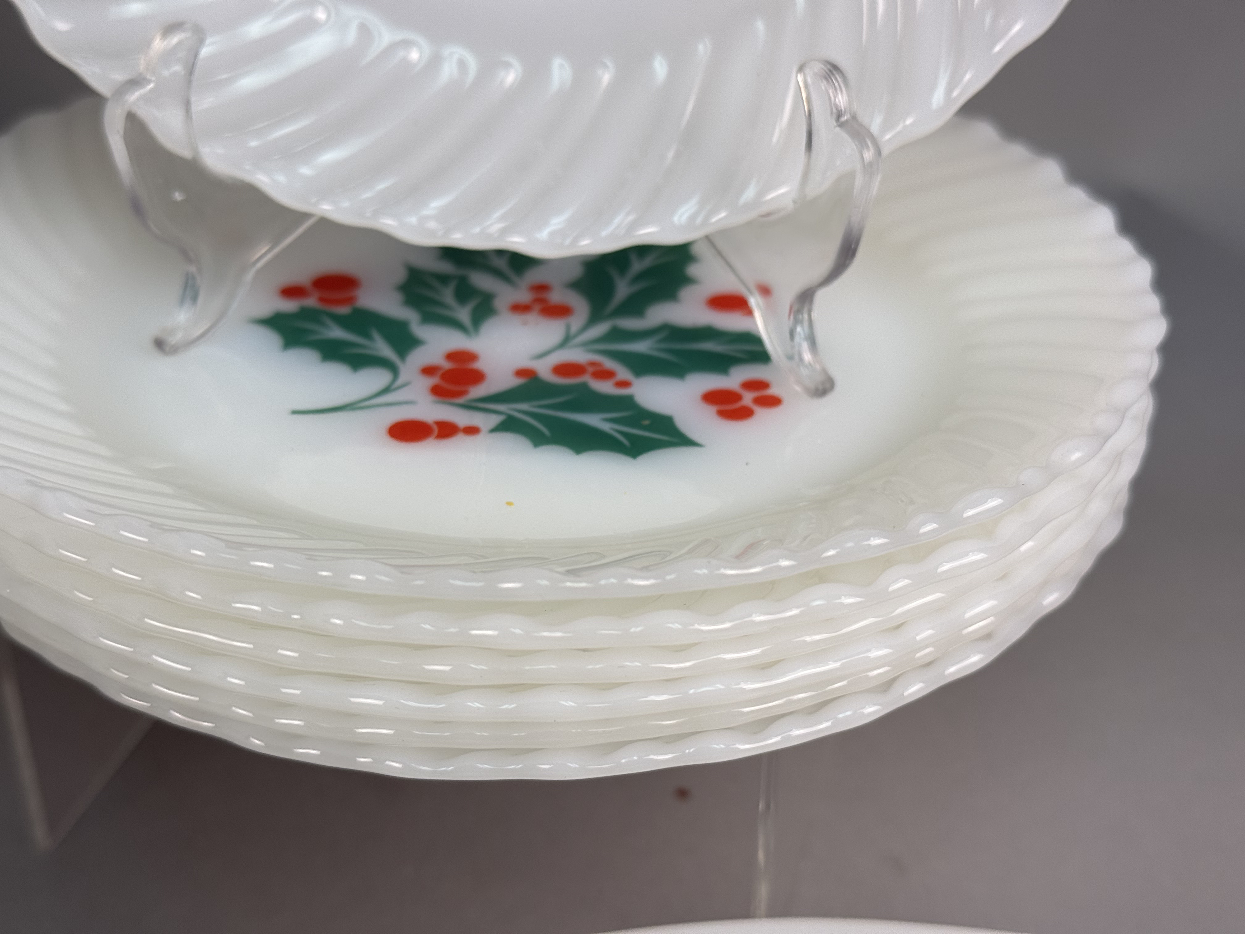 Termocrisa Mexico Glass Holly Berry Dinnerware