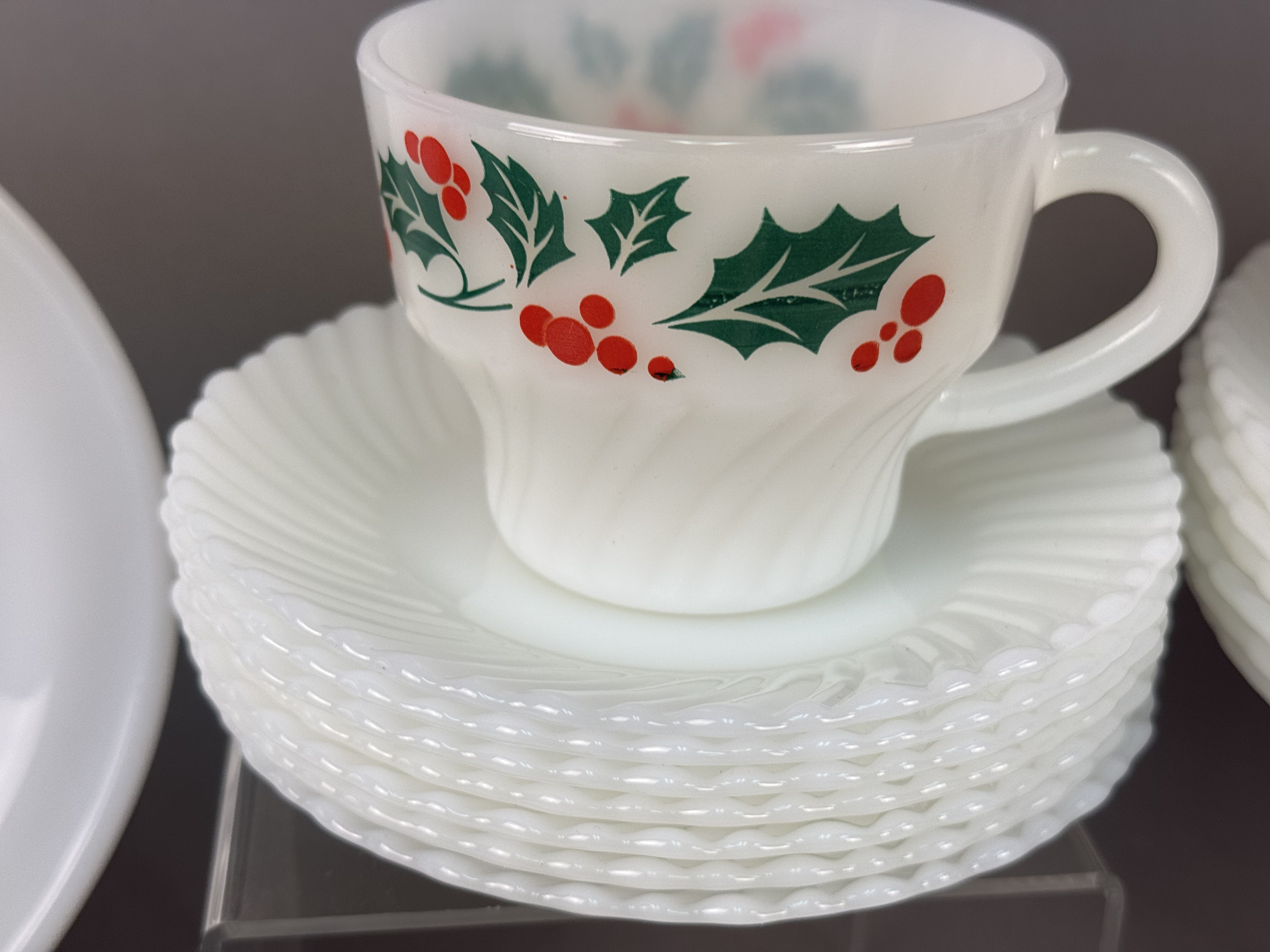 Termocrisa Mexico Glass Holly Berry Dinnerware