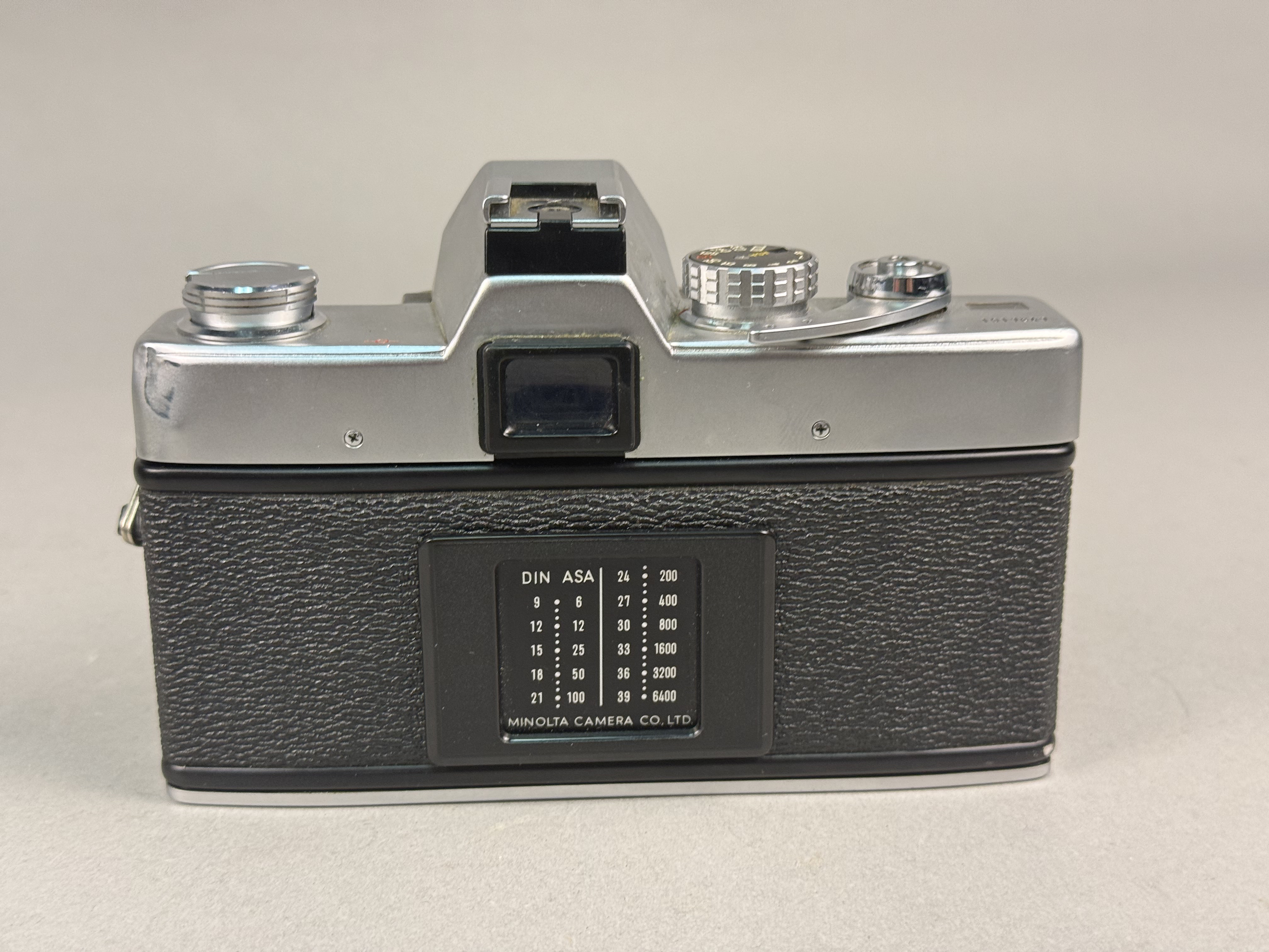 Minolta SR-T 201 35mm SLR w 50mm Lens