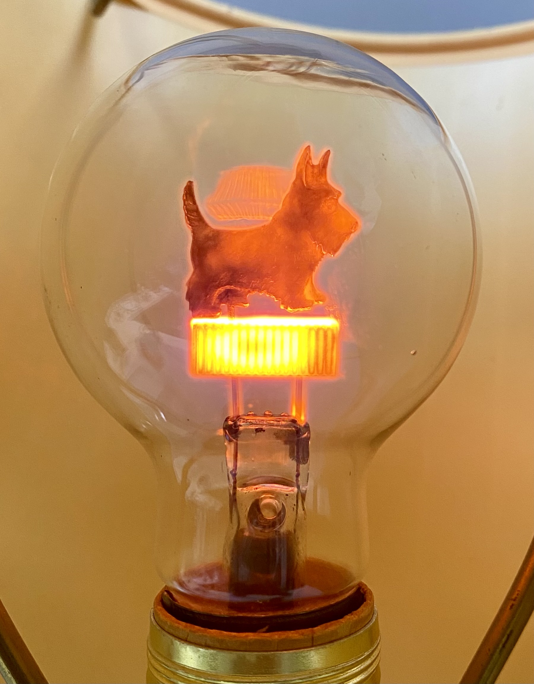 Scotty Aerolux Glow Lamp & Cast Metal Figurine
