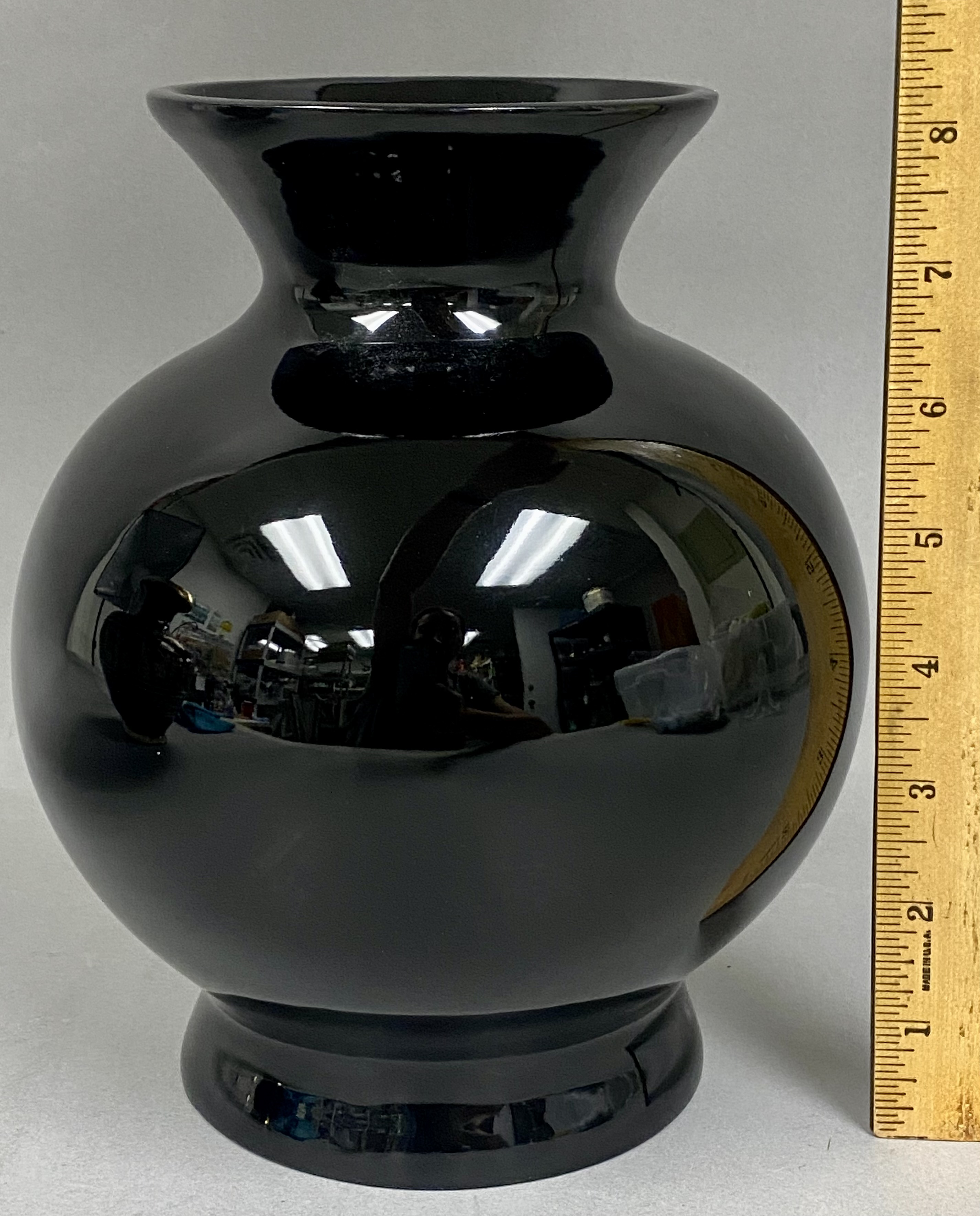 Korean Najeonchilgi Mother-of-Pearl Inlaid Black Lacquer Vase by Kim Myeong-ho for Gyeongjo Chilgi-sa