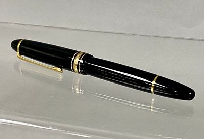 Montblanc Meisterstuck No. 146 LeGrand Fountain Pen. The Meisterstuck 146 (LeGrand) with 14Kt. 