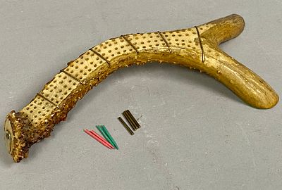 Vintage Handcrafted Deer Antler Cribbage Board. This vintage cribbage board is handcrafted from 