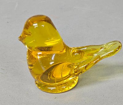 Leo Ward Titan Art Glass Golden Canary Bird. This Titan Art Glass figurine, titled Golden Canary 