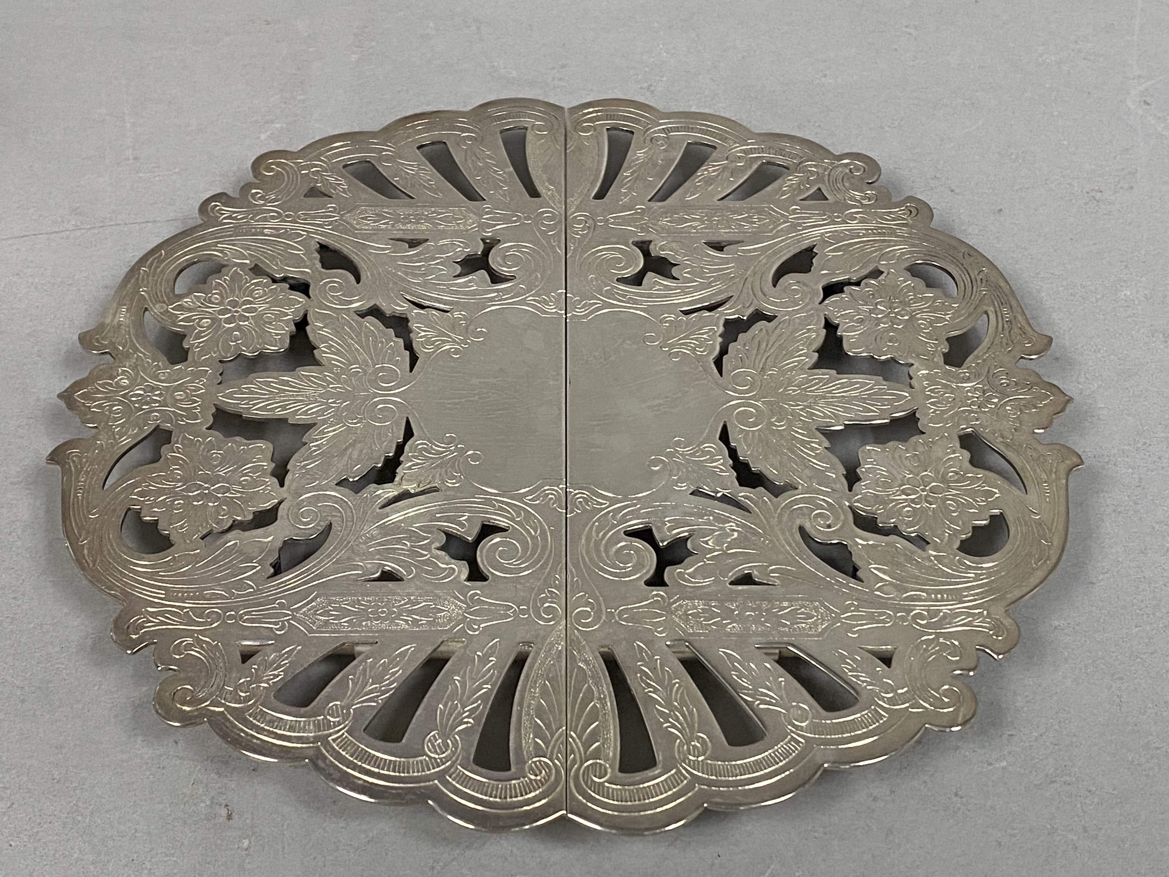 Wallace Silverplate Expandable Floral Trivet