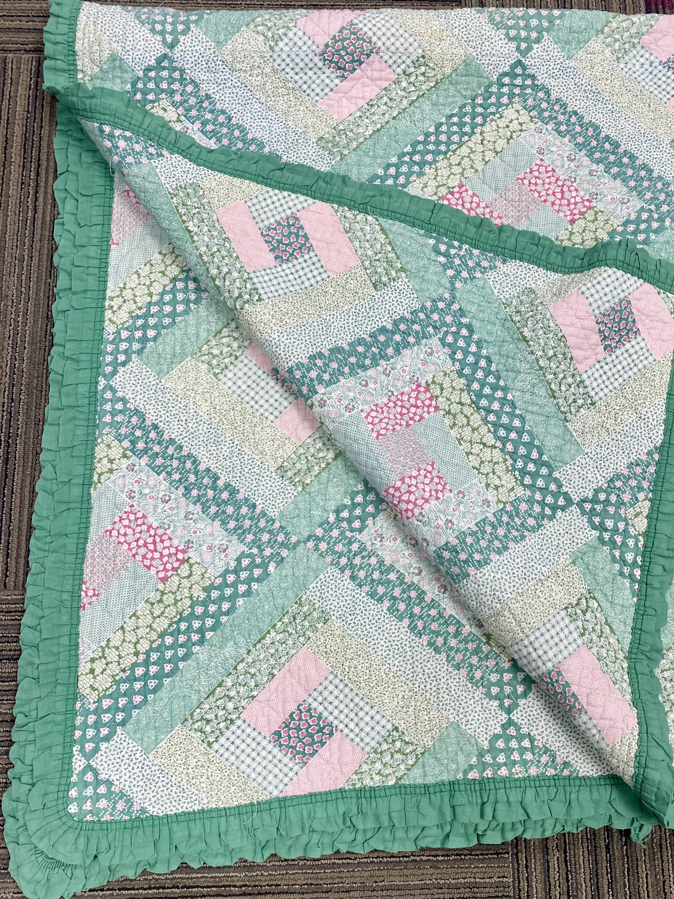 Log Cabin Pattern Patchwork Quilt
