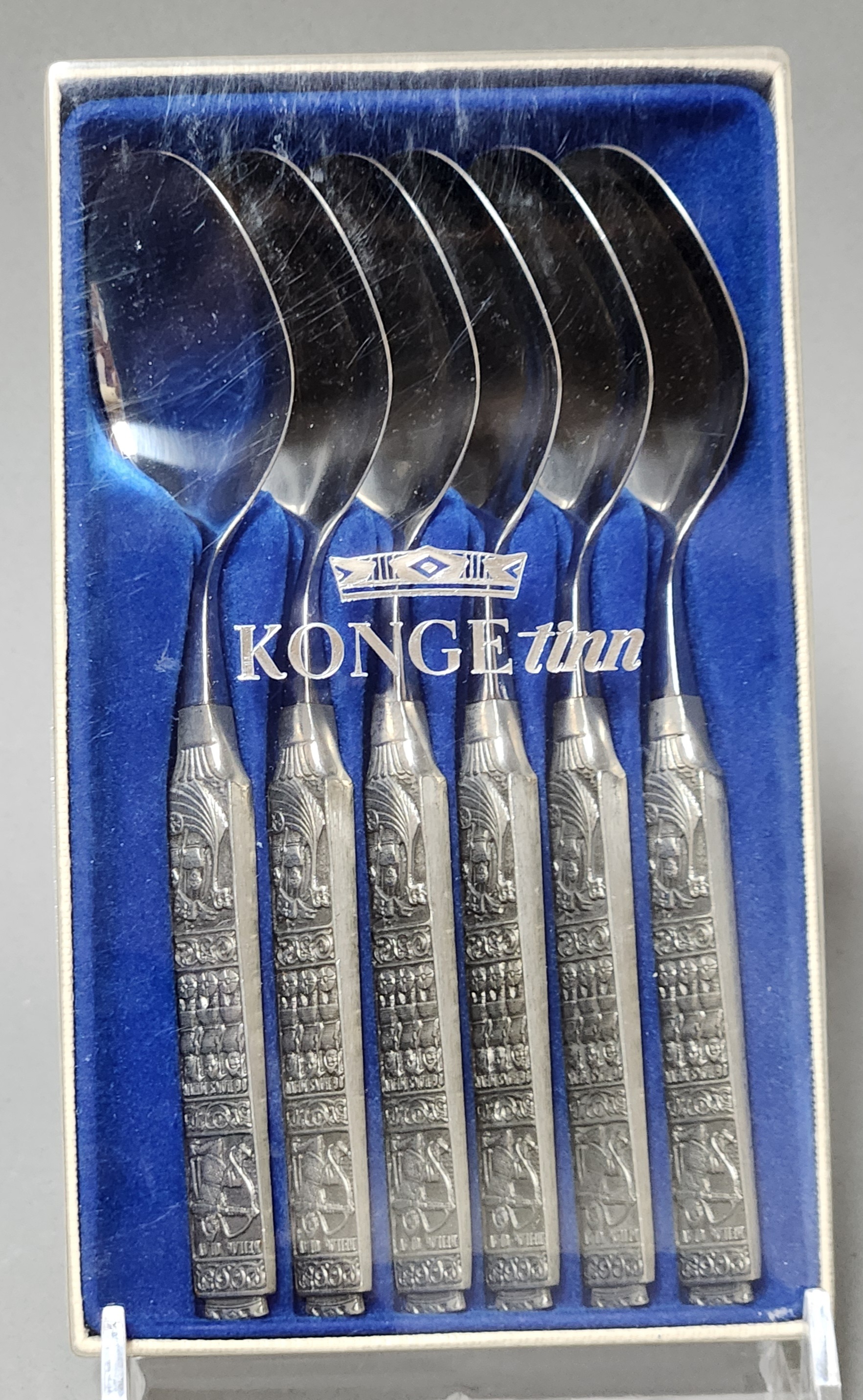Six Konge-Tinn Spoons