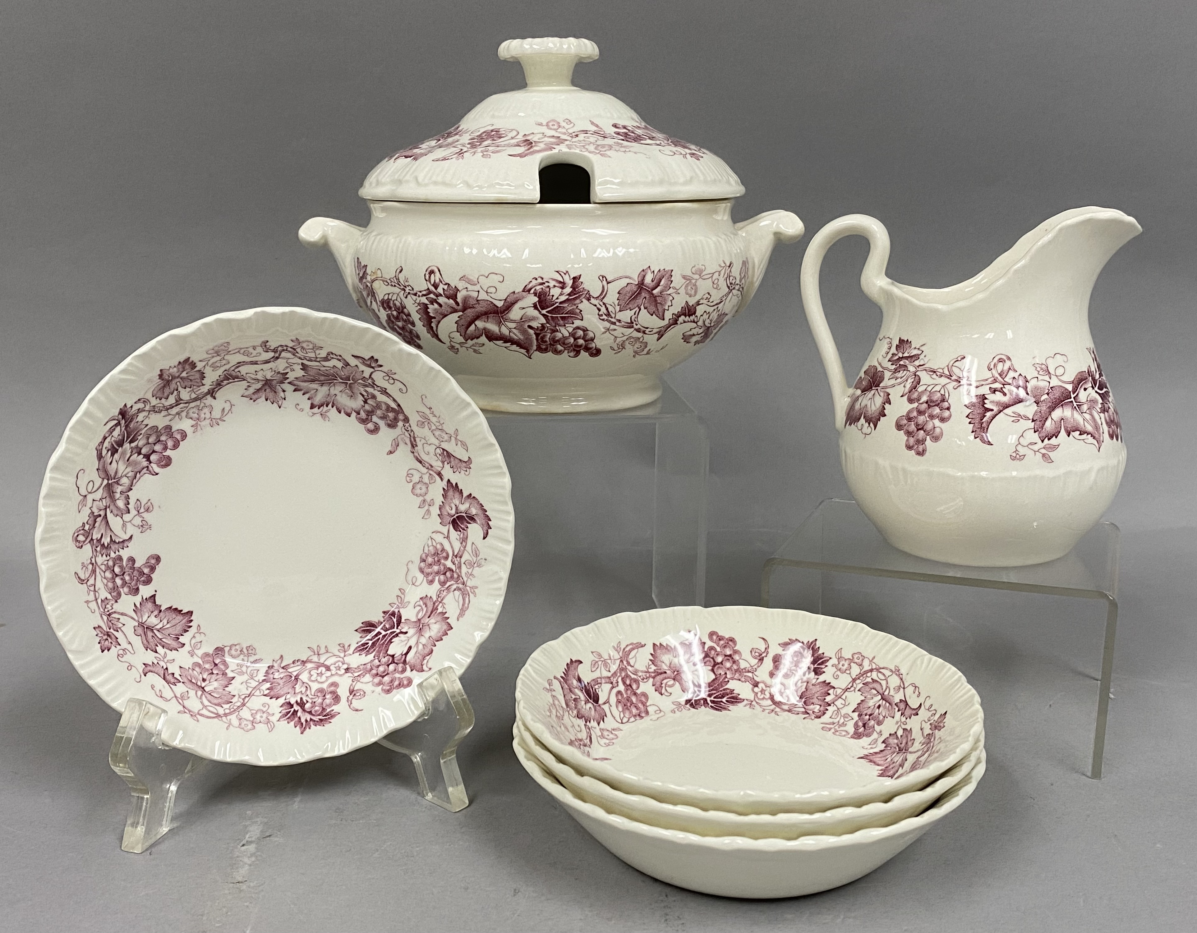 Wedgwood Old Vine Ceramic Set