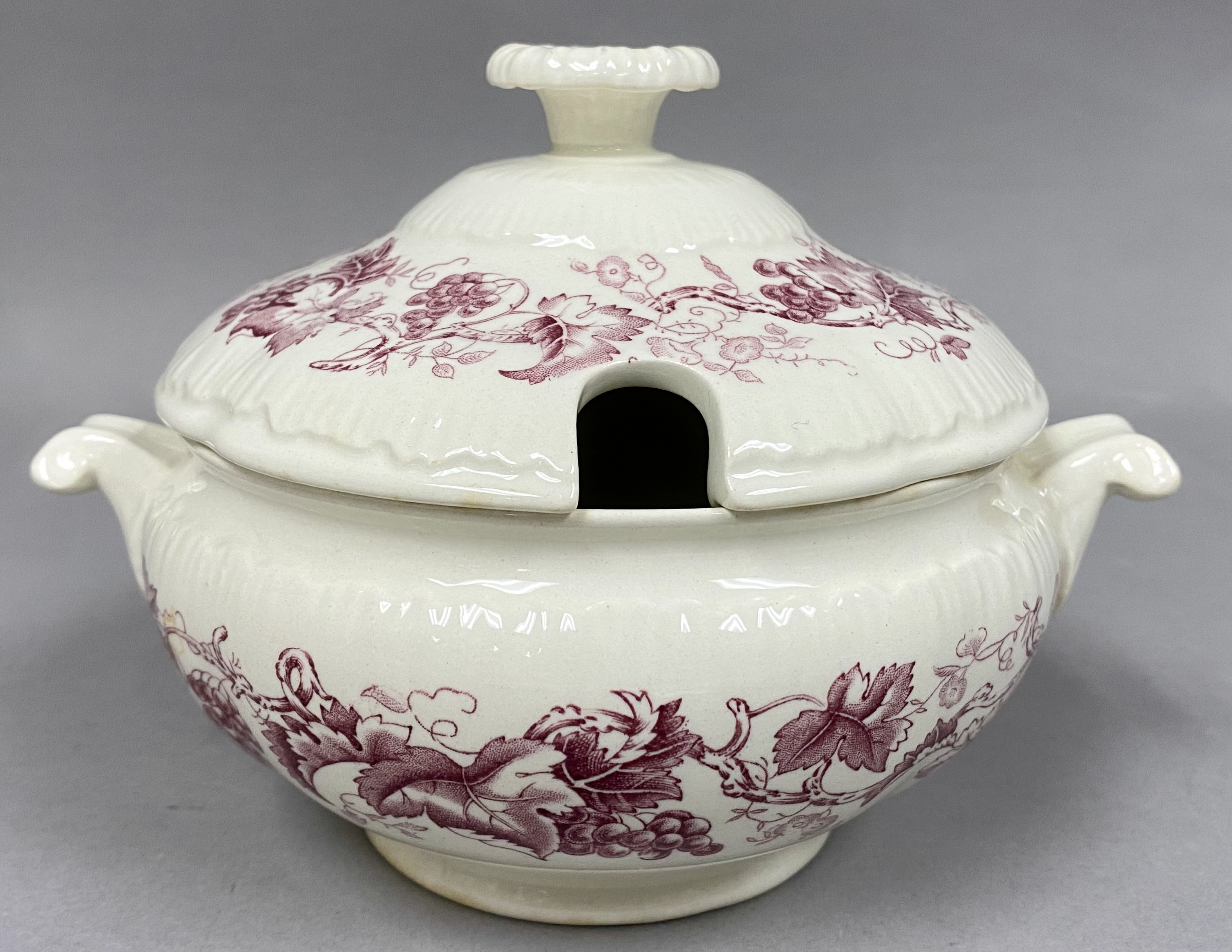 Wedgwood Old Vine Ceramic Set