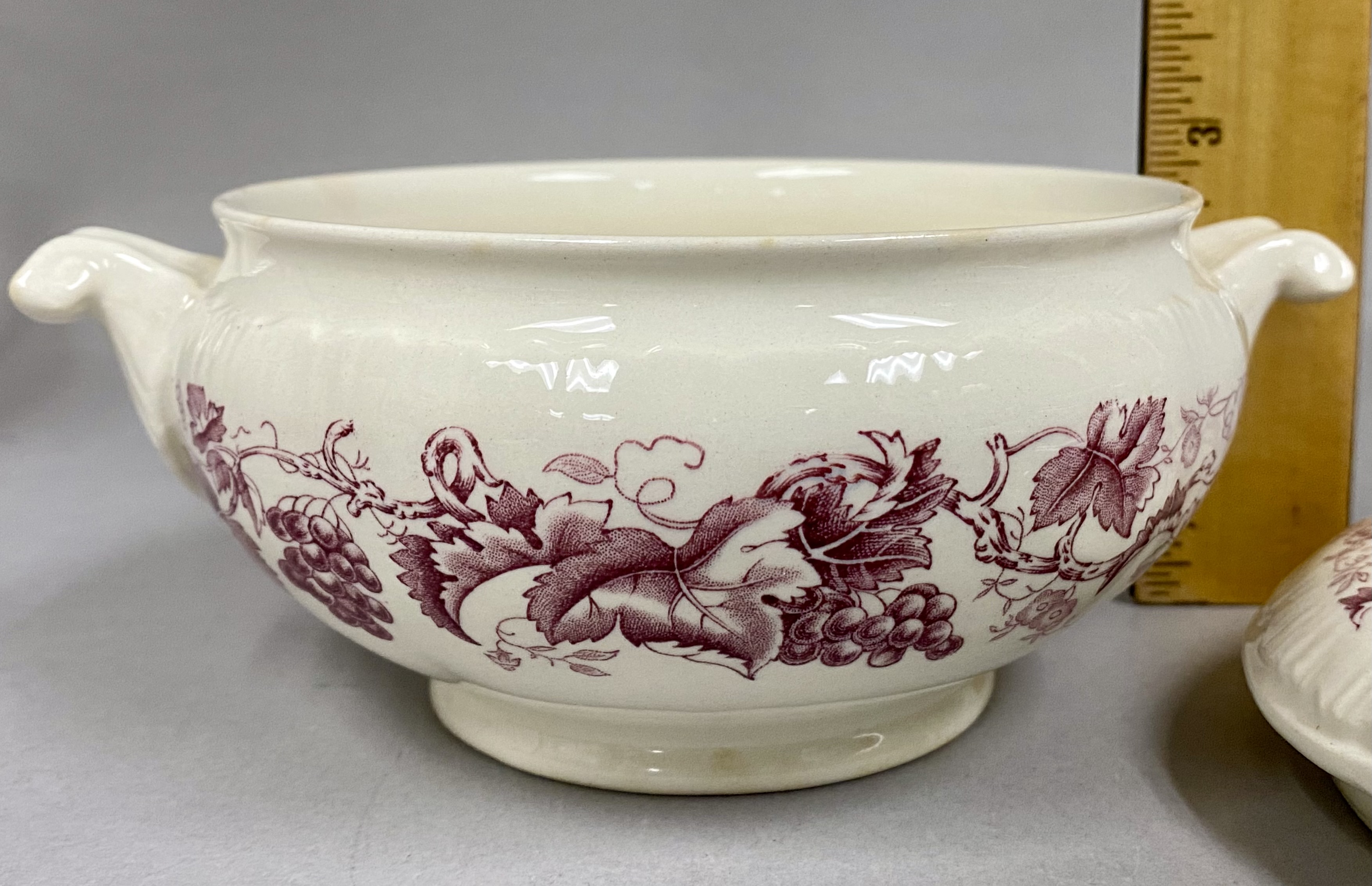 Wedgwood Old Vine Ceramic Set