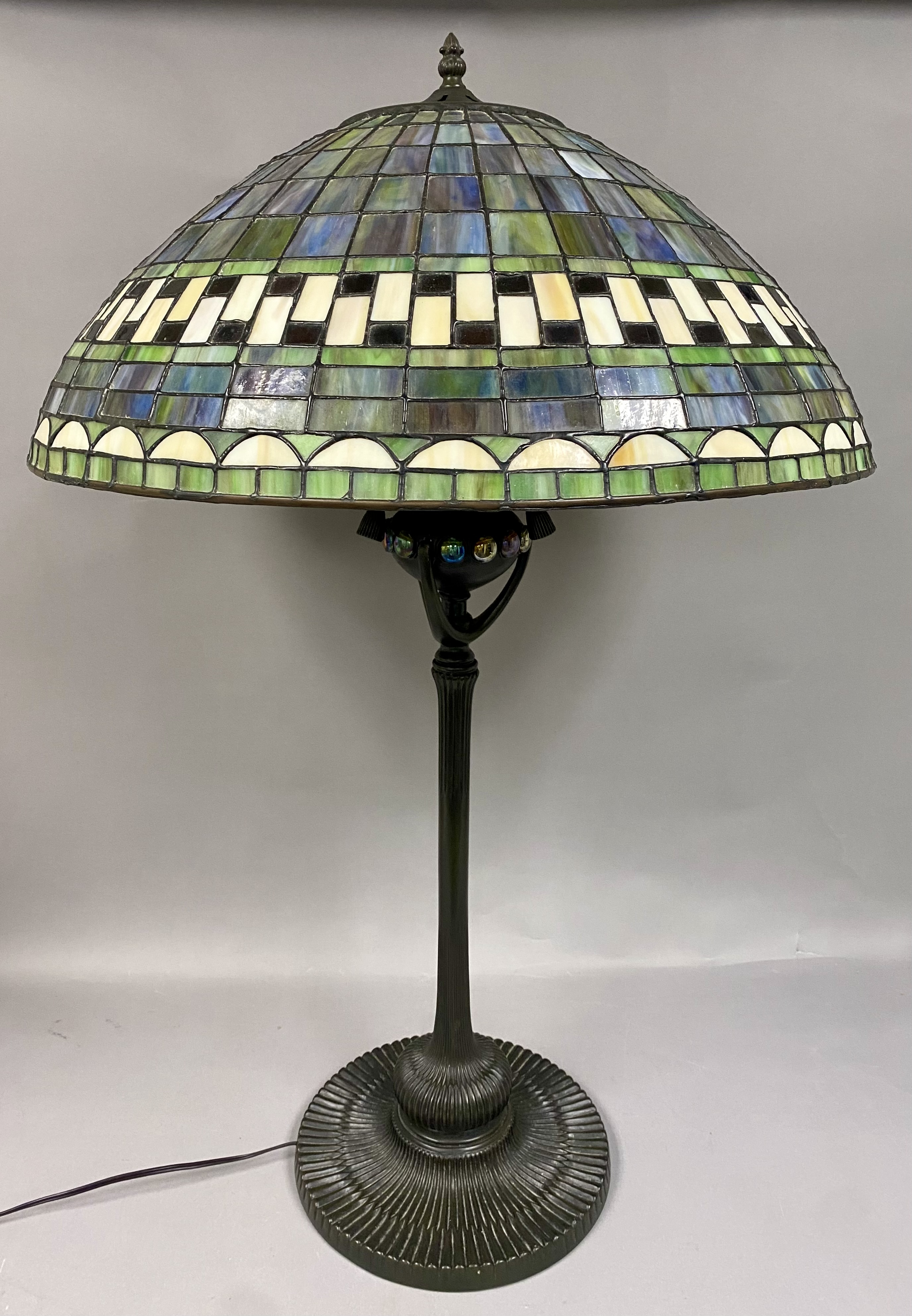 Tiffany-Style Geometric Leaded Glass Table Lamp