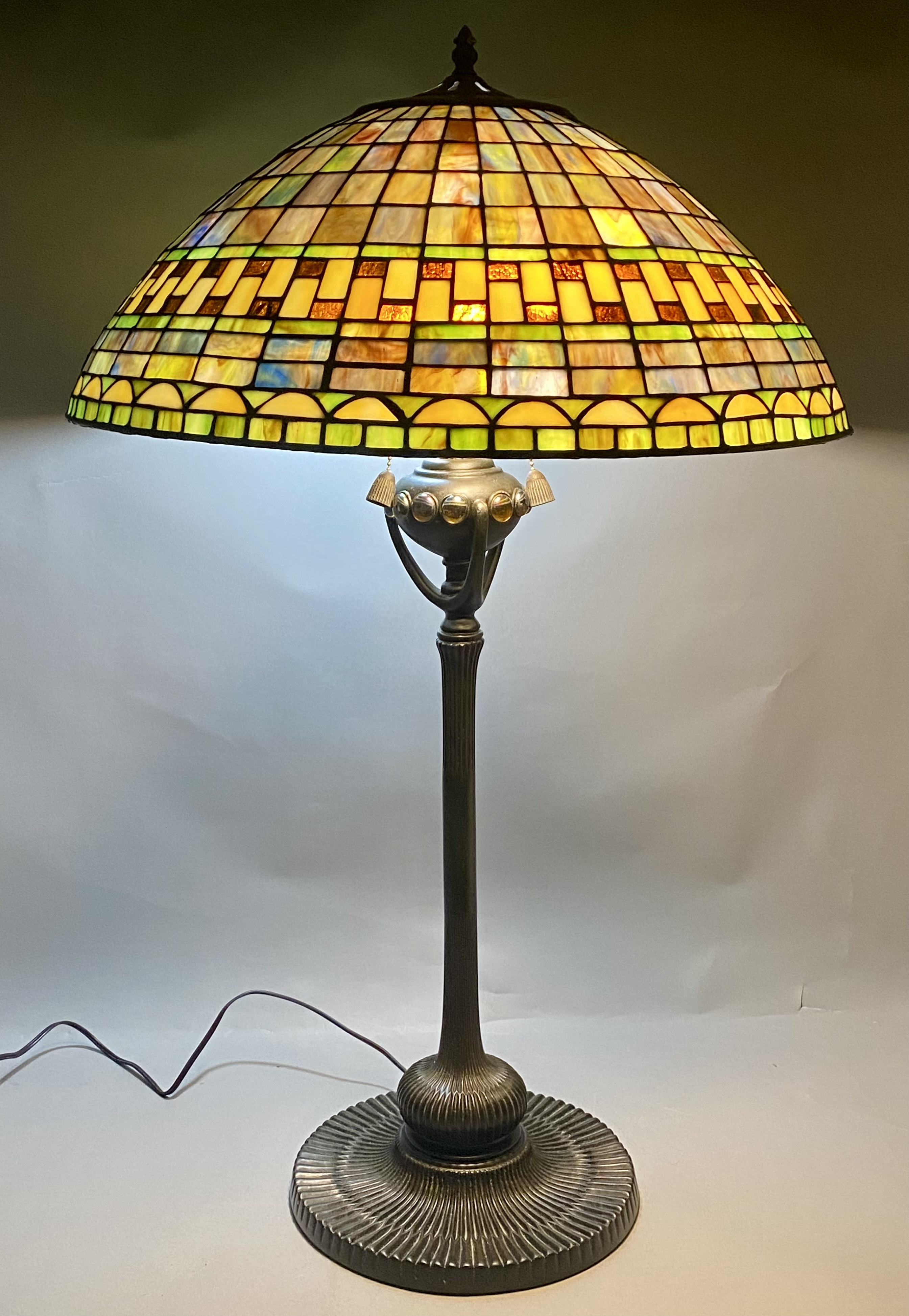 Tiffany-Style Geometric Leaded Glass Table Lamp