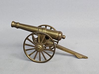 Vintage Brass Miniature Field Cannon. A decorative reproduction of a nineteenth-century field 