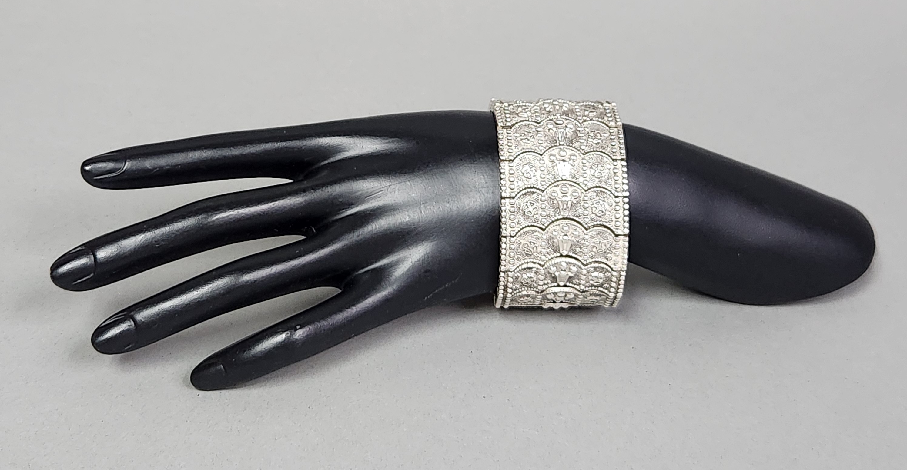 Persian Articulated Bracelet 150.47 Grams