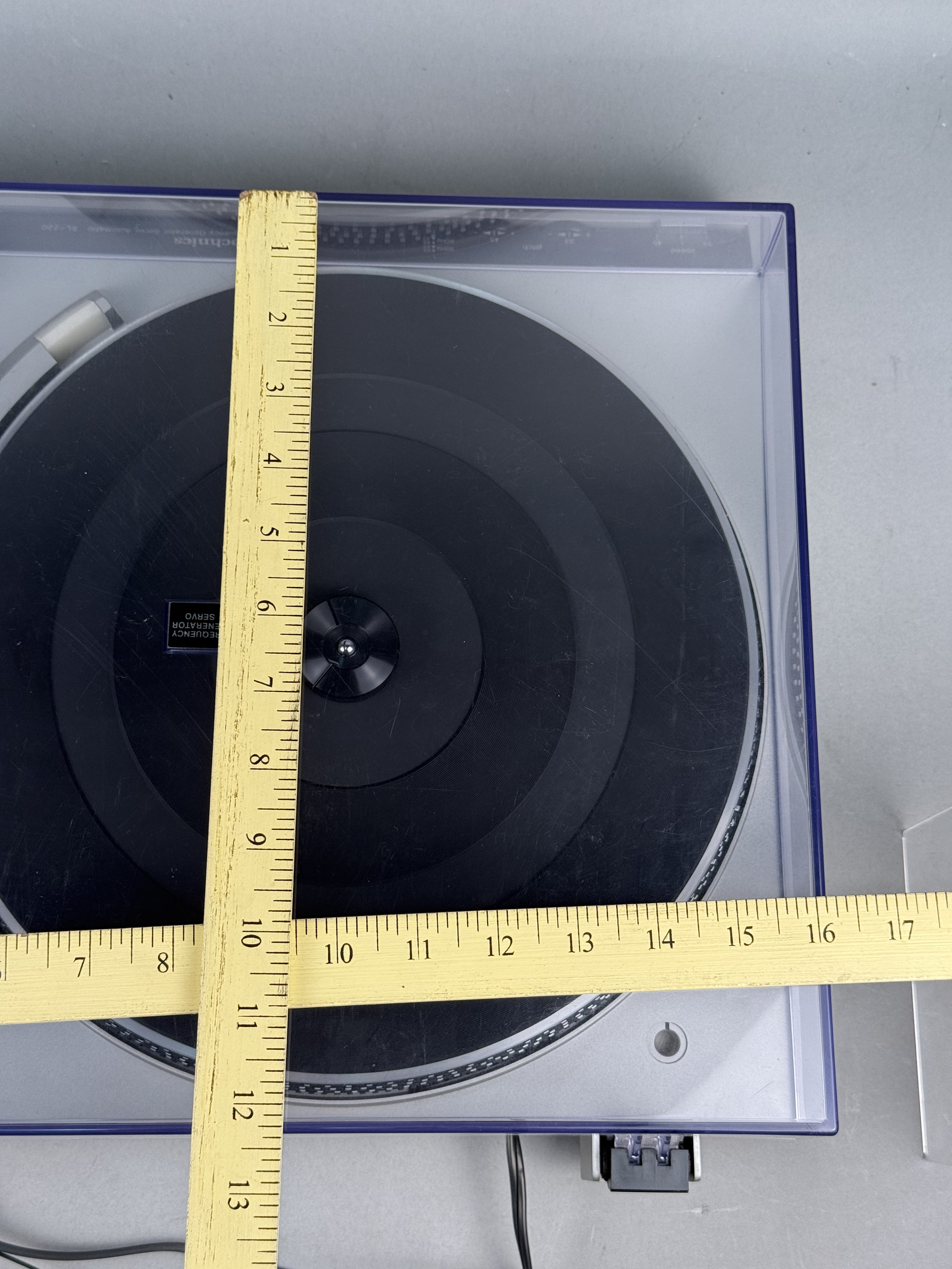 Technics SL-220 Automatic Belt-Drive Turntable