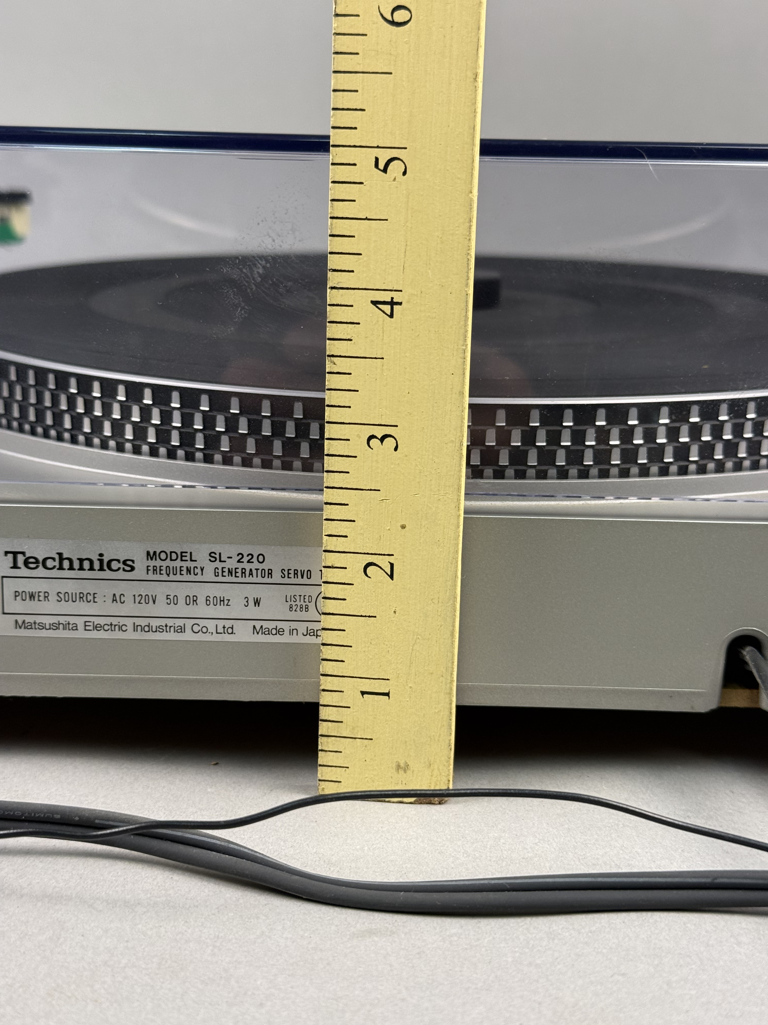 Technics SL-220 Automatic Belt-Drive Turntable