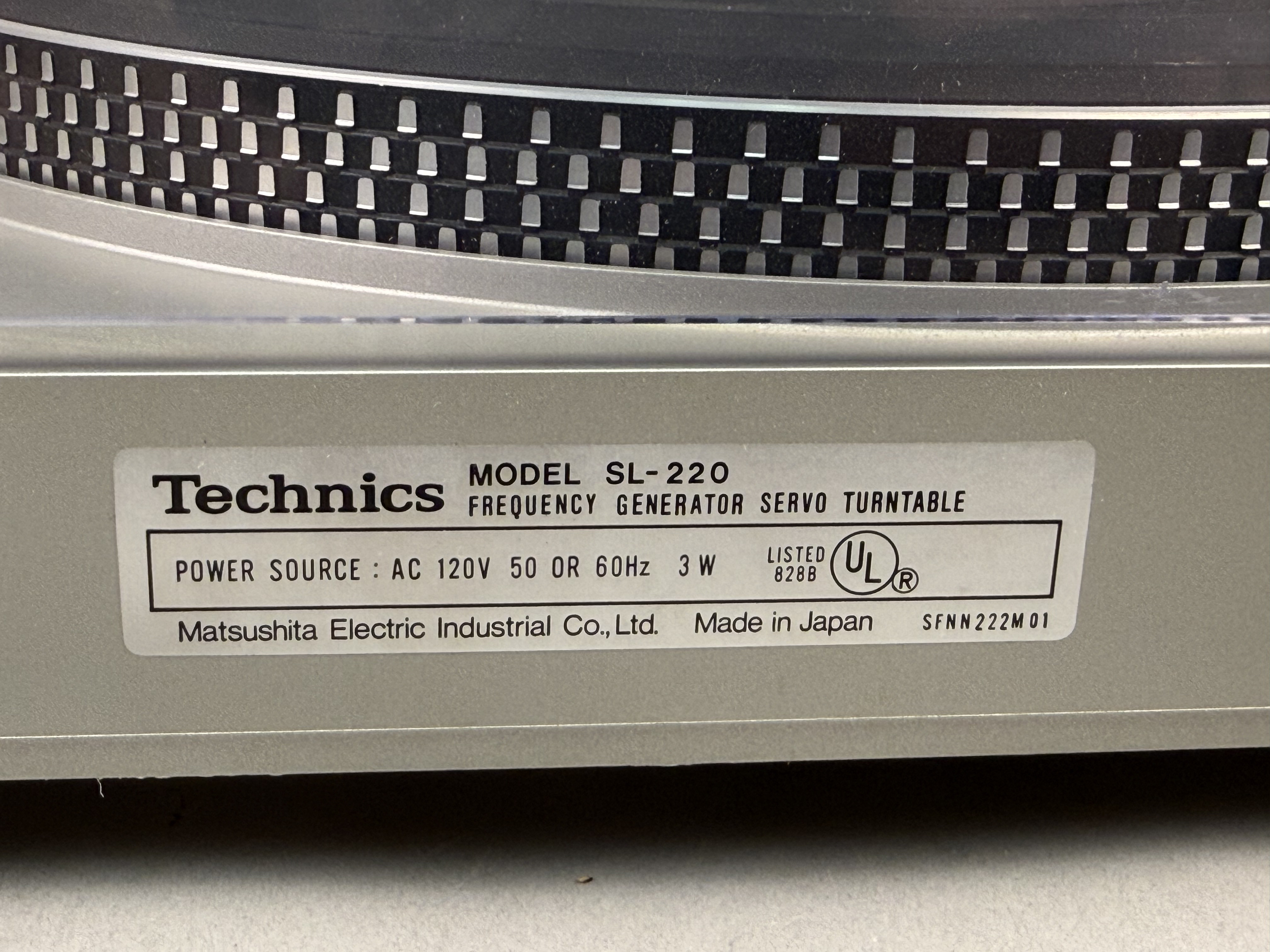 Technics SL-220 Automatic Belt-Drive Turntable