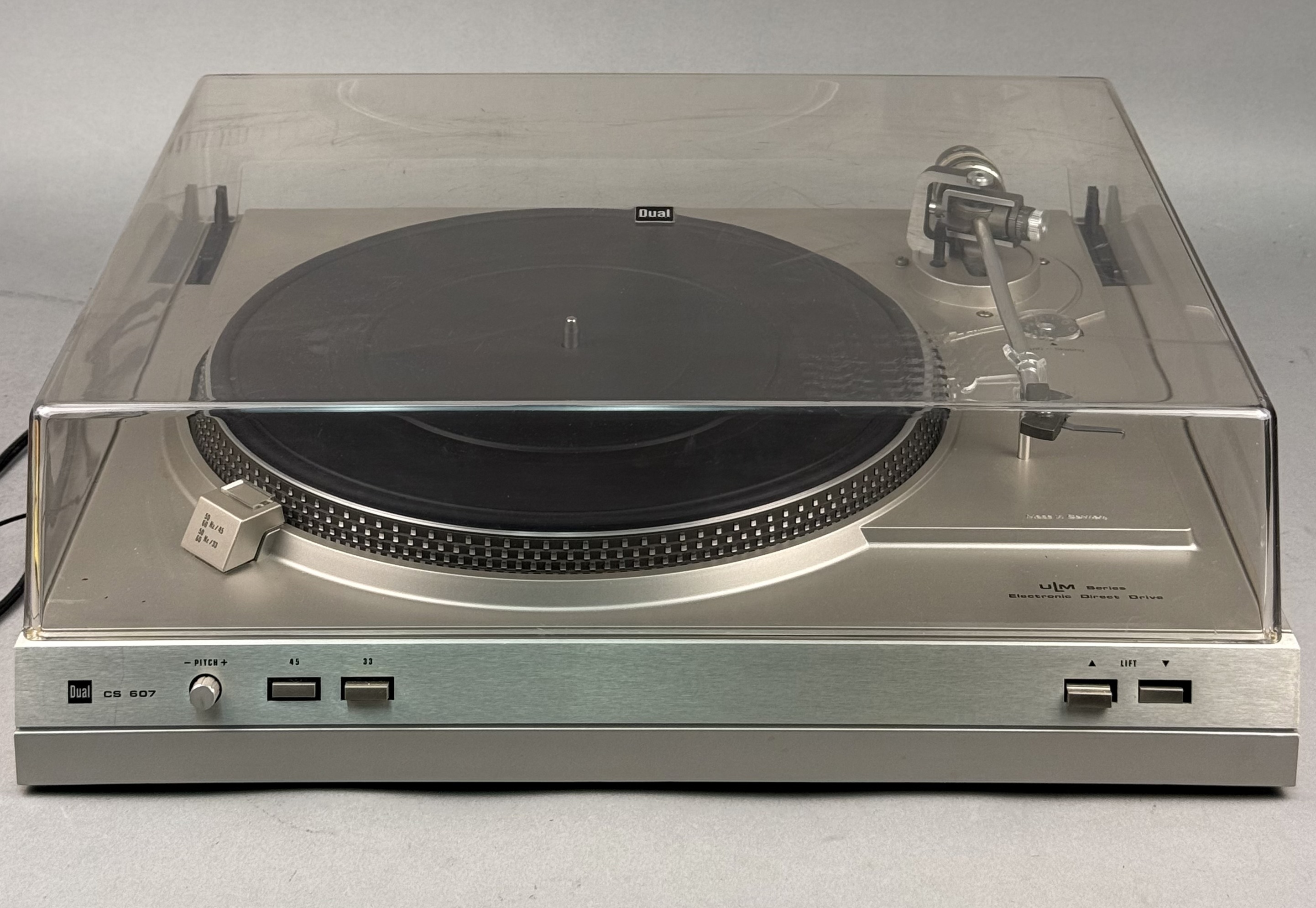 Dual CS 607 Direct-Drive Turntable